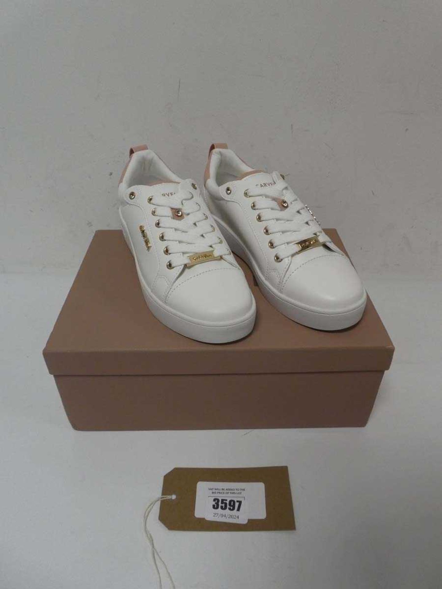 +VAT 1 x Carvela trainers, EU 39