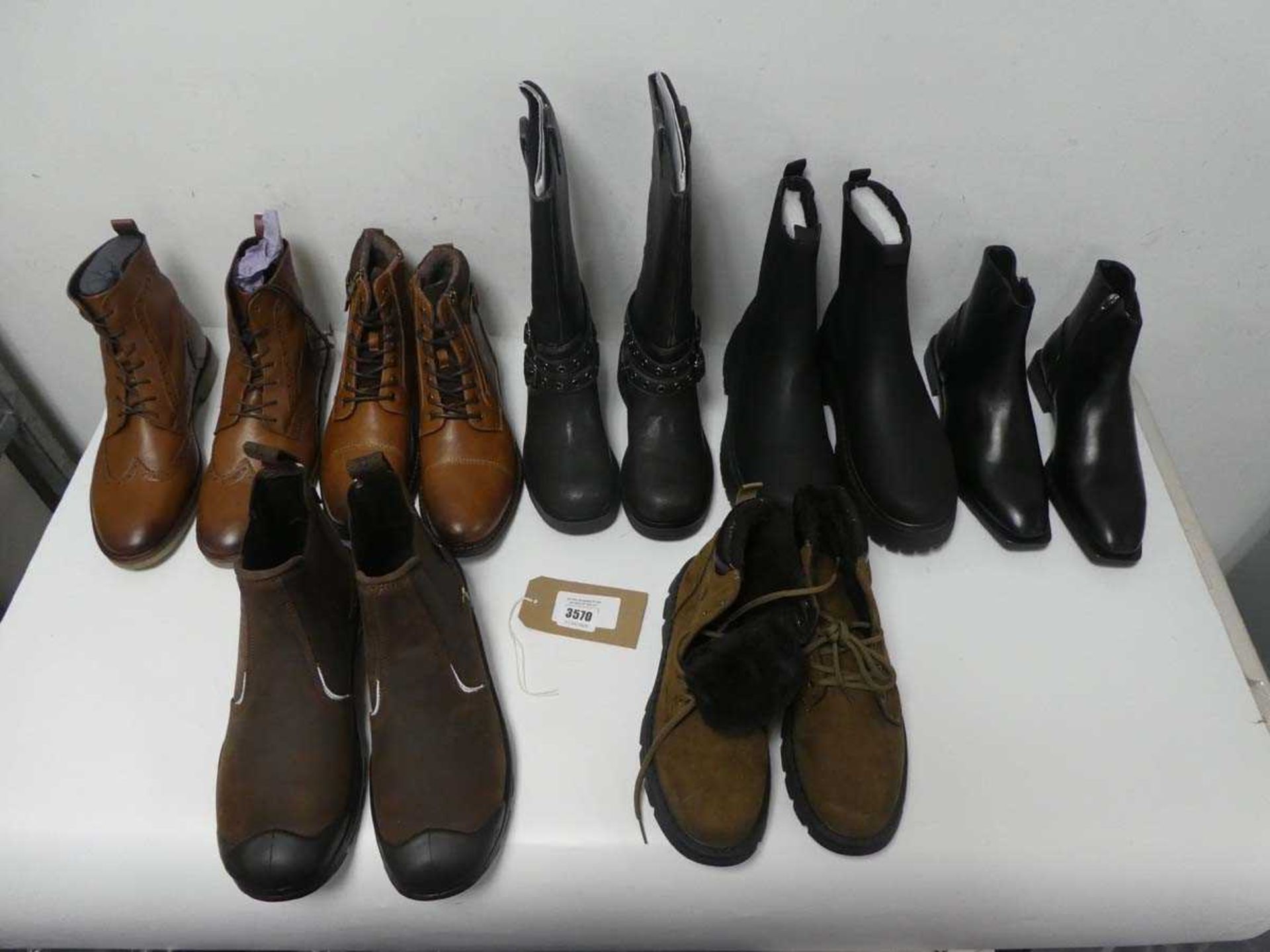 +VAT Bundle of men's boots of various styles and sizes, includes- Zara, Asos + Bershka