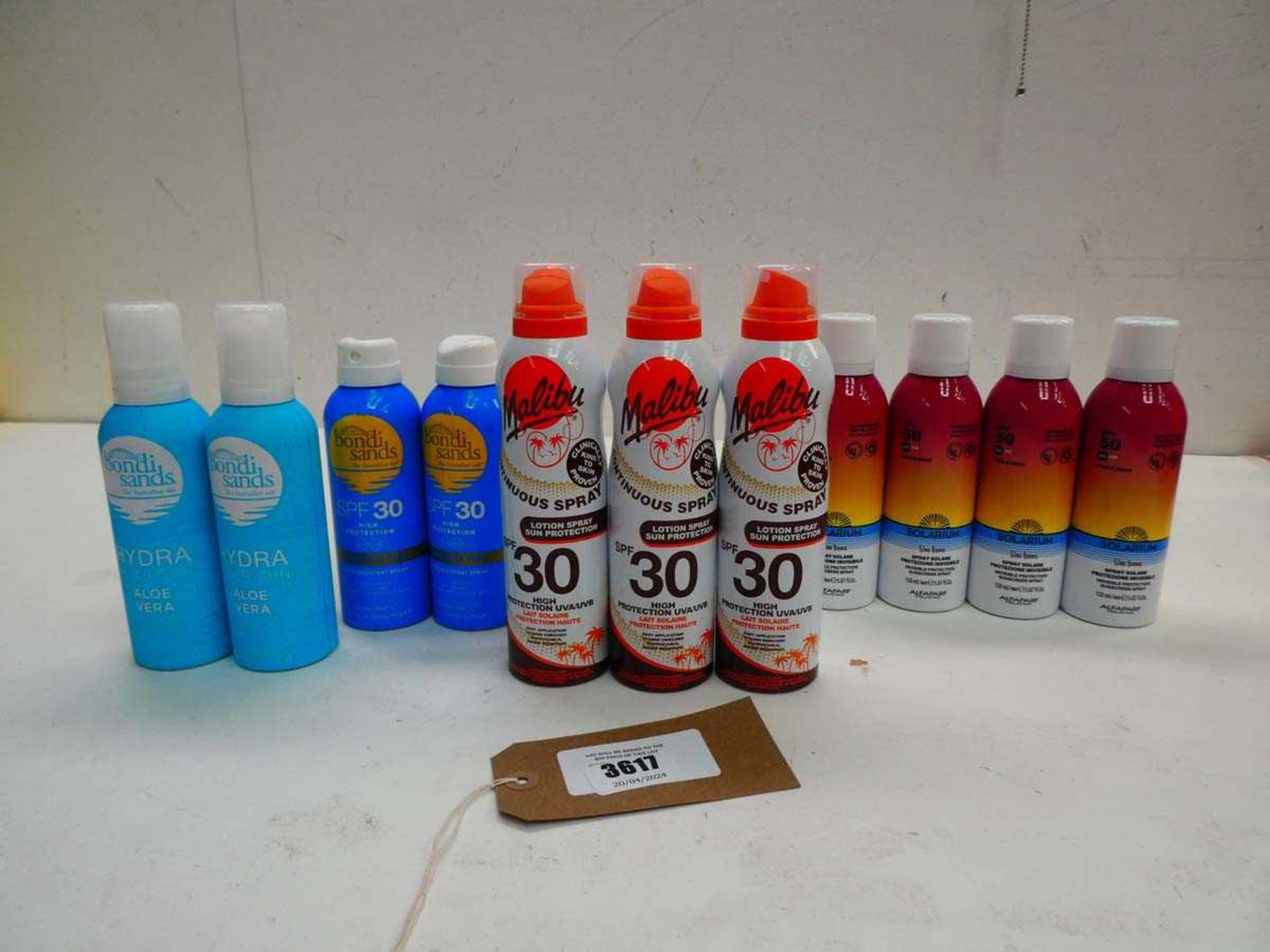 +VAT Selection of various spray on SPF to include Bondi Sands, Malibu and Solarium