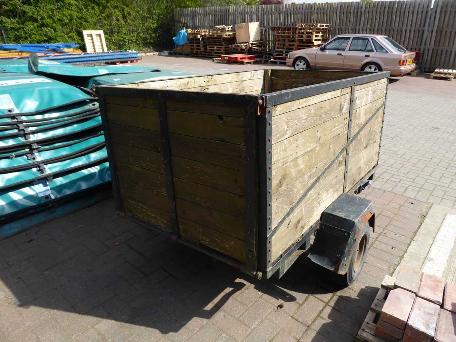 Single axle metal and wooden framed trailer (1 tyre missing) - Image 2 of 2