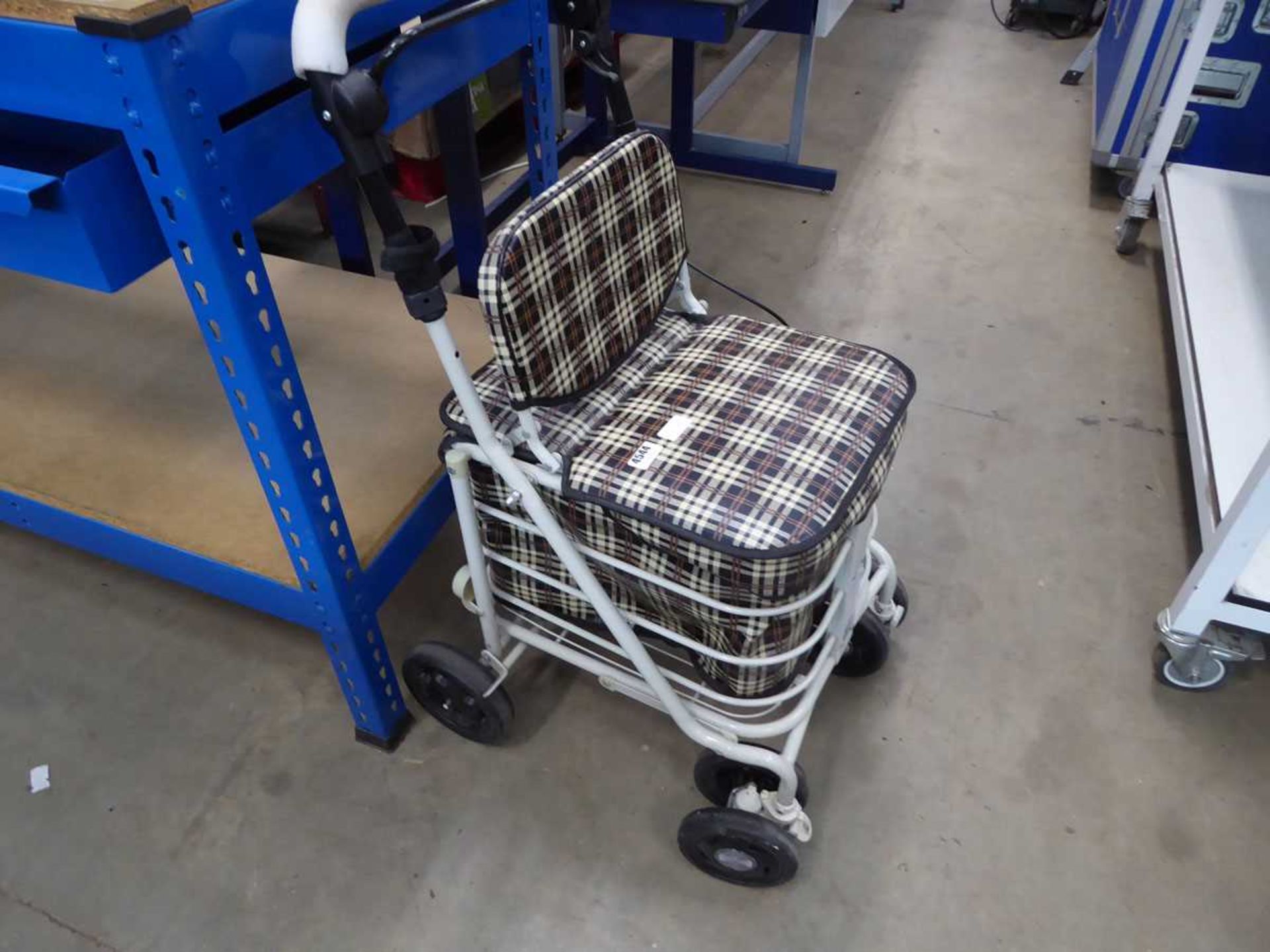 4 wheel shopping basket with seat