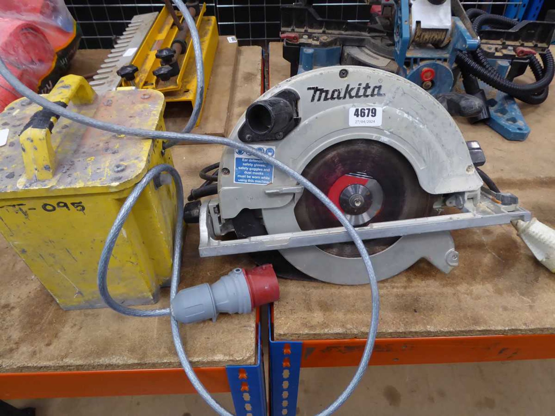 Makita 110v circular saw and transformer