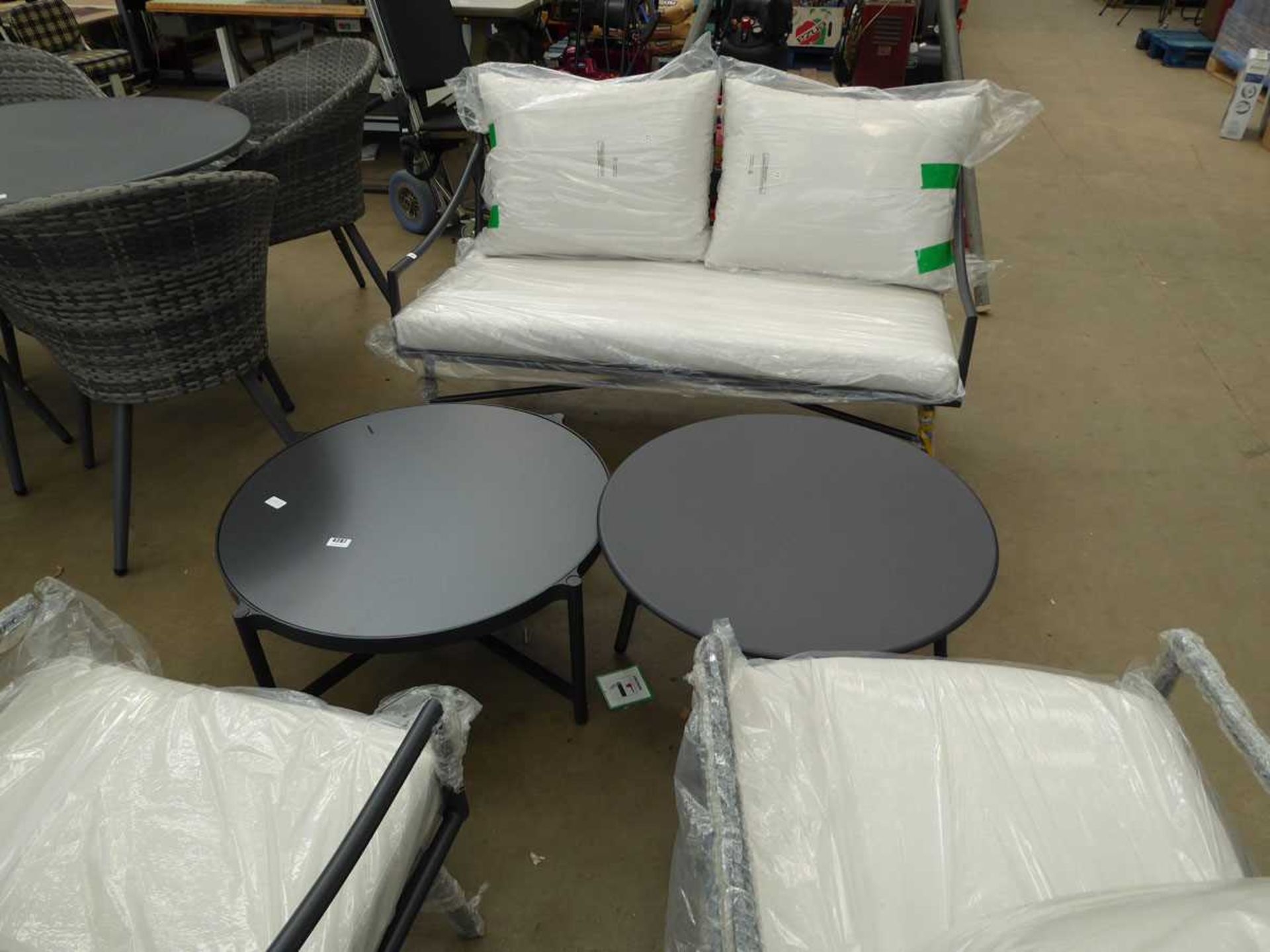 5 piece garden set consisting of two seater metal framed sofa, 2 metal framed chairs and 2 round - Image 2 of 2