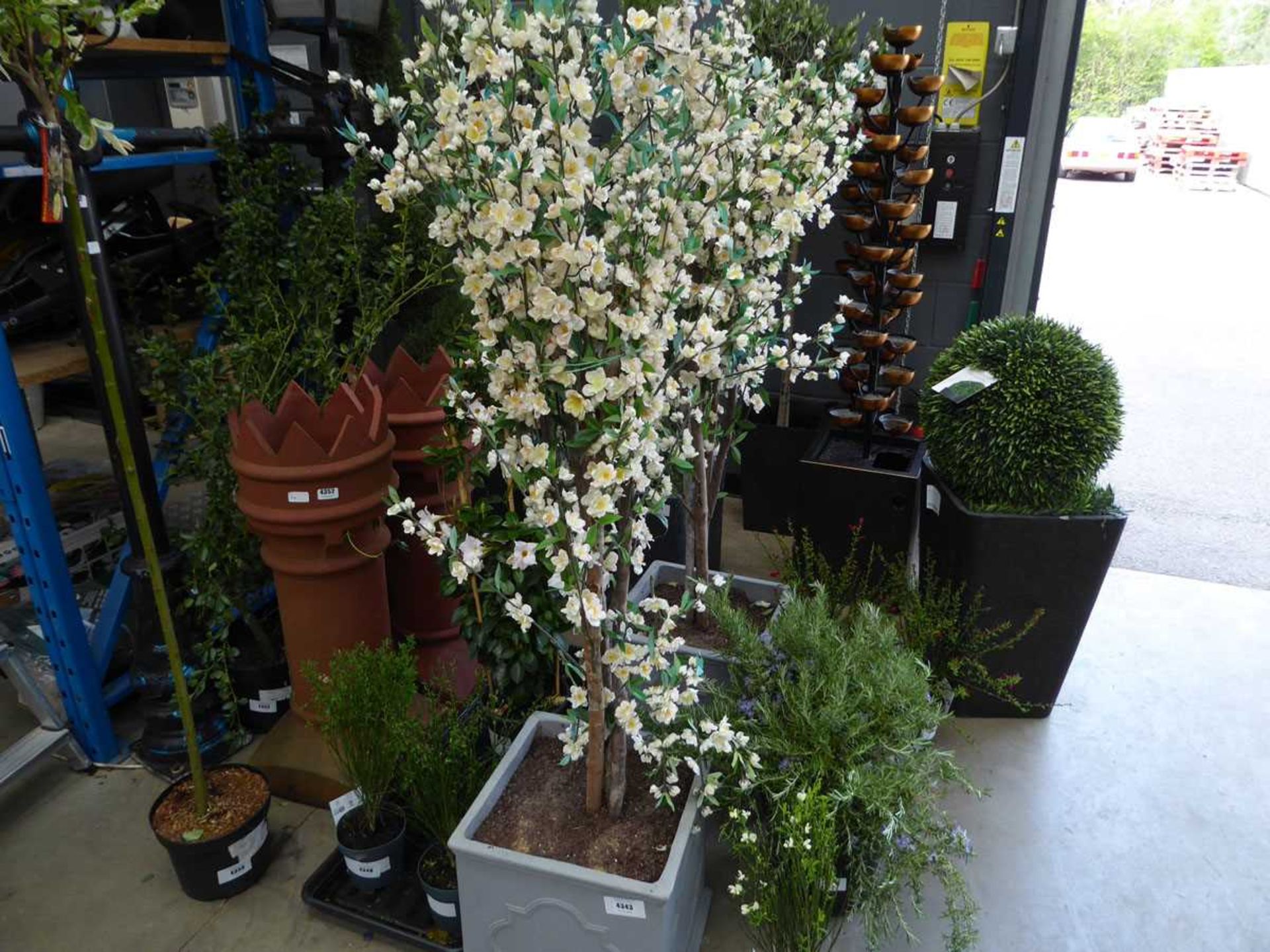 +VAT 2 potted artificial flowering plants