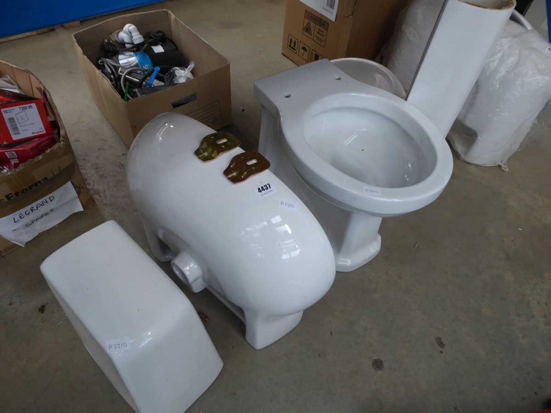 Toilet pan, 2 sinks, pedestal and a pan bottom