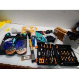 +VAT Various tooling to include screwdriver set, bosch charging station, festool cutting blade,
