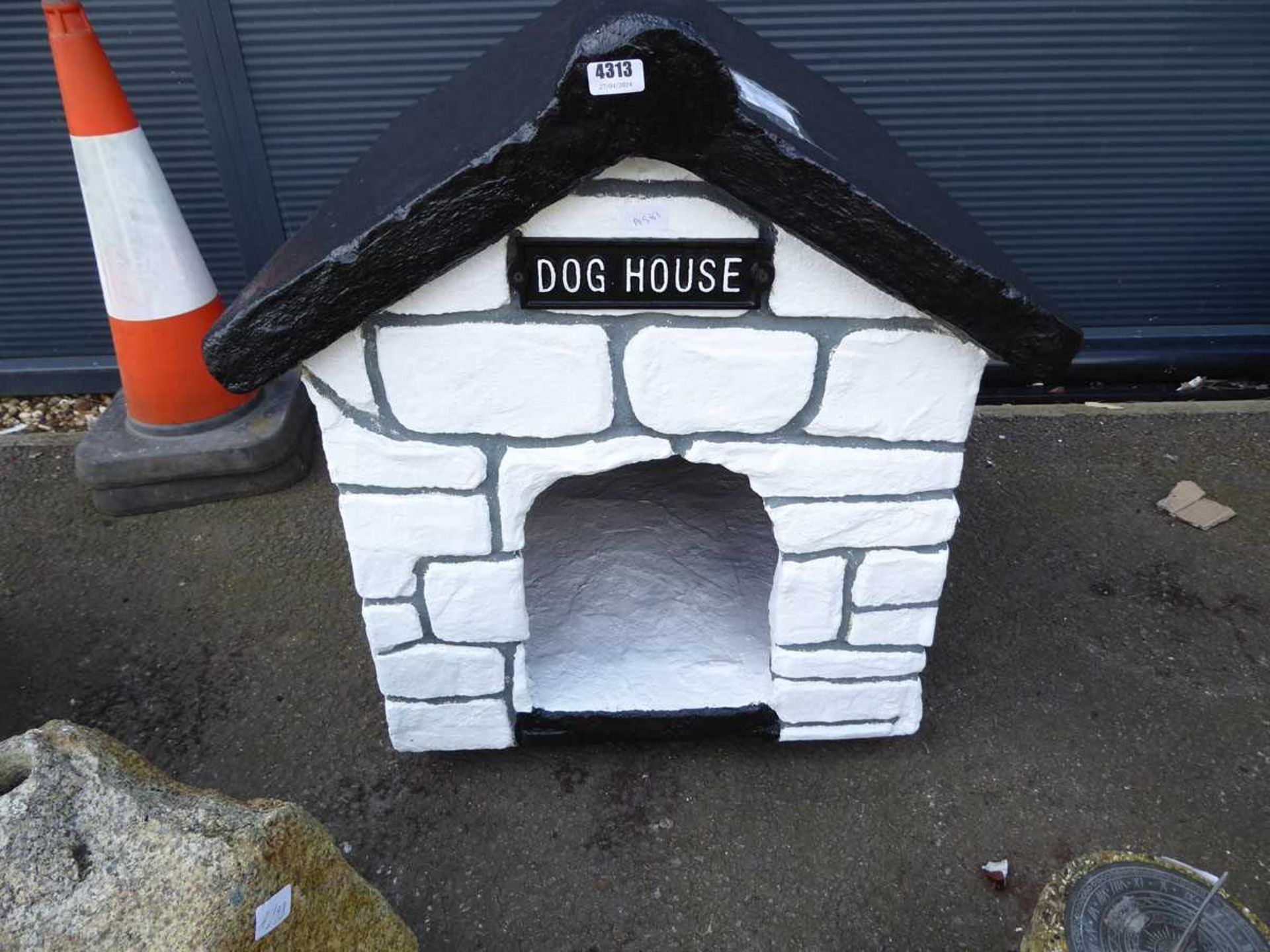 Metal dog house