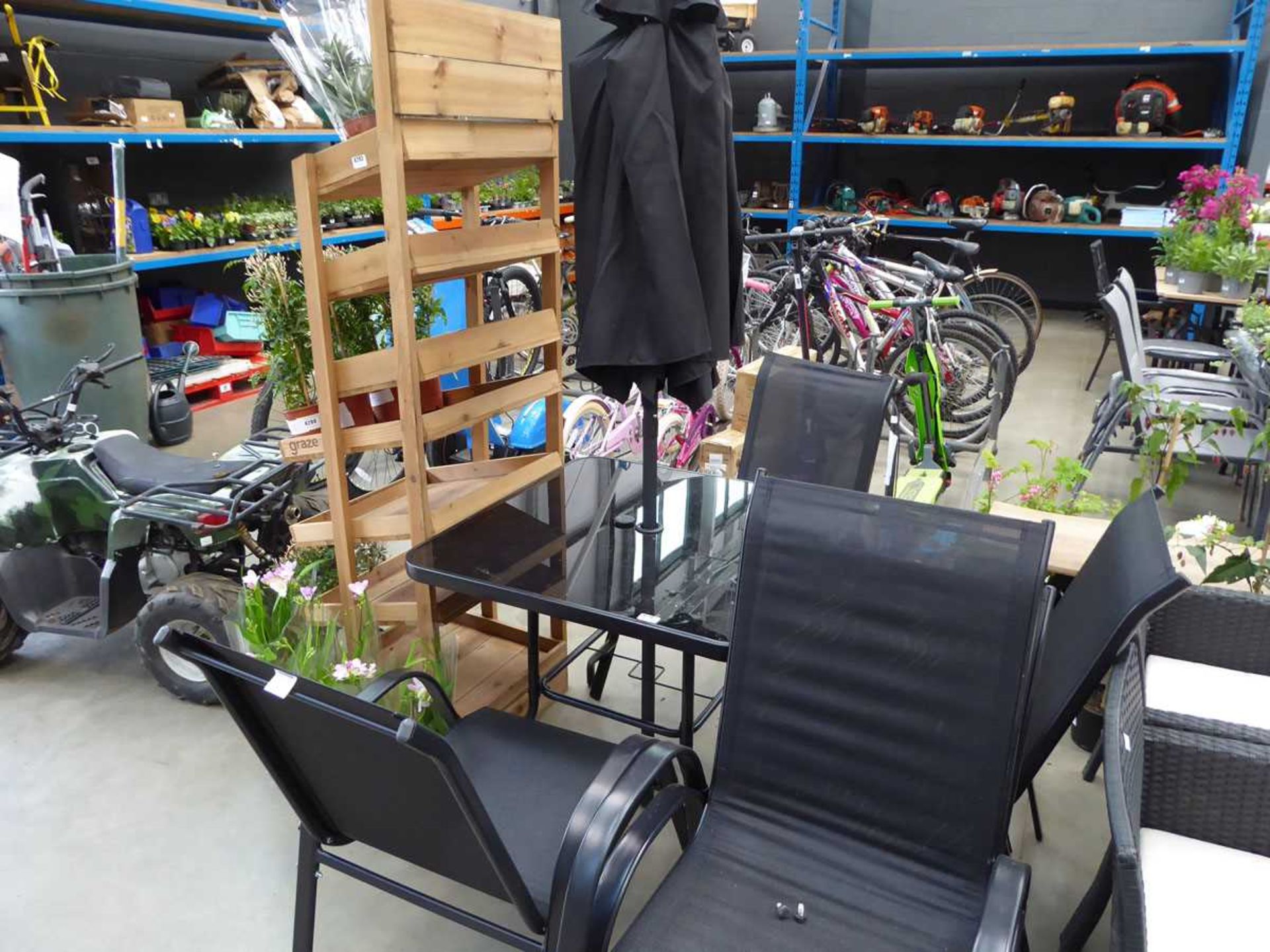 Small square glass topped, metal framed garden table complete with 5 black mesh garden chairs and - Bild 2 aus 2
