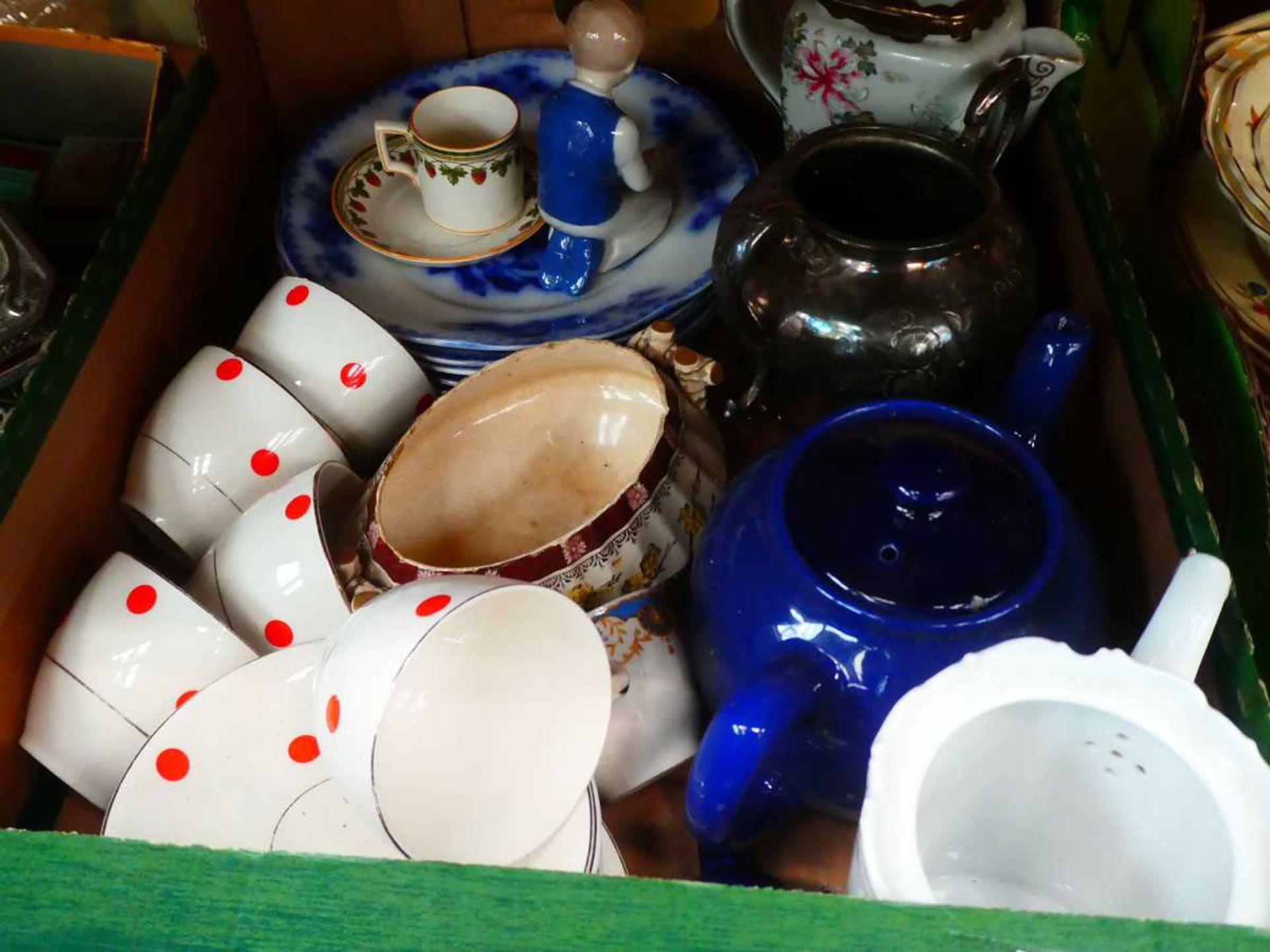 5 boxes containing household crockery and china to include dinner plates, dishes, and cheese dish - Image 4 of 4