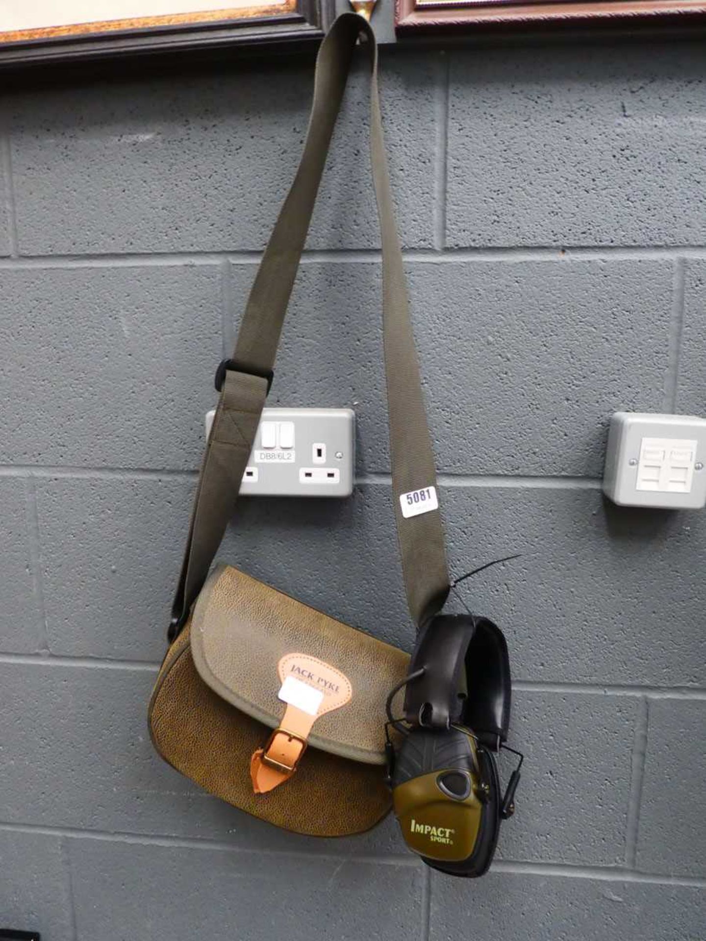 Jack Pyke cartridge bag plus a pair of ear defenders