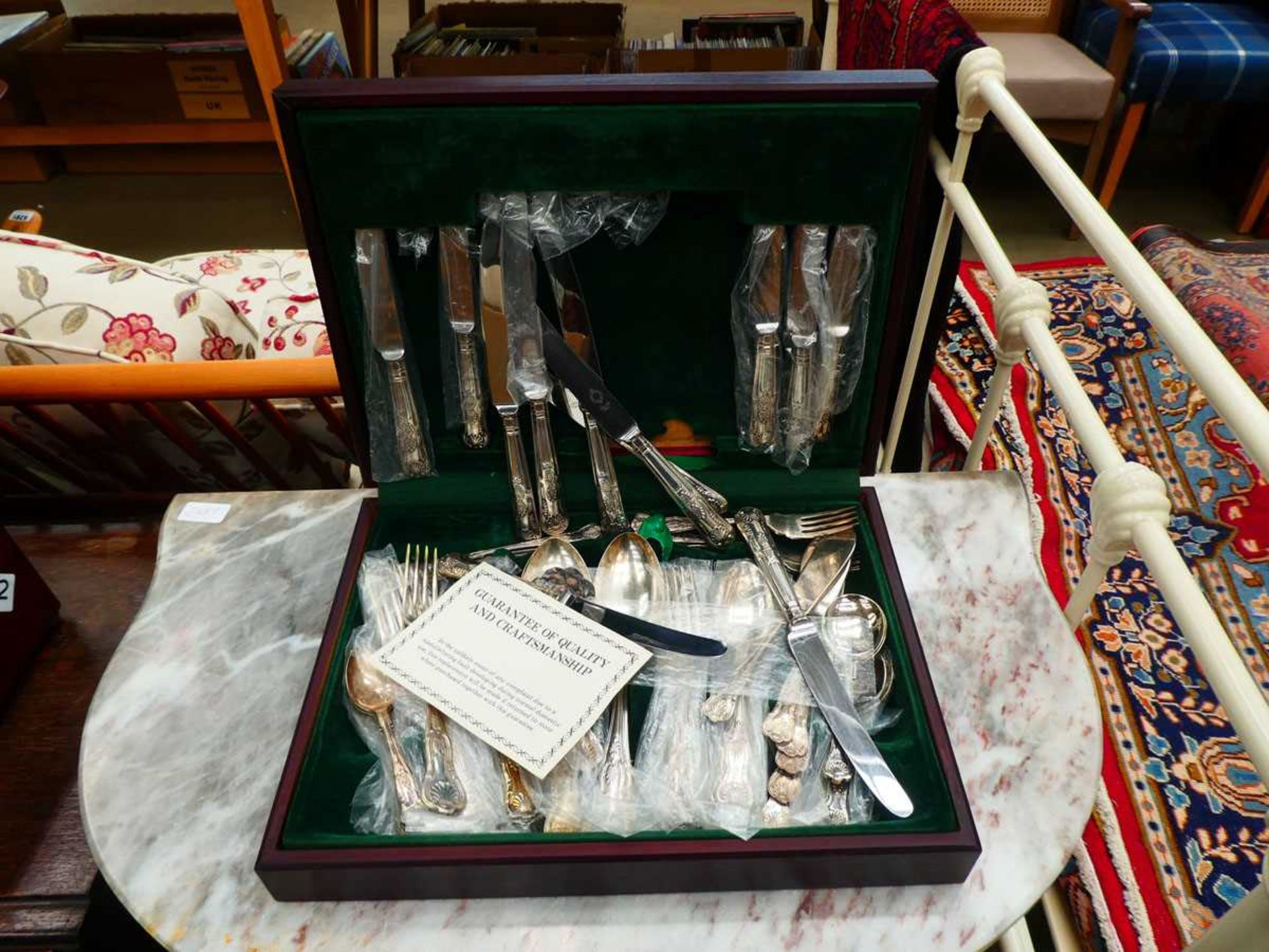 Cased cutlery set