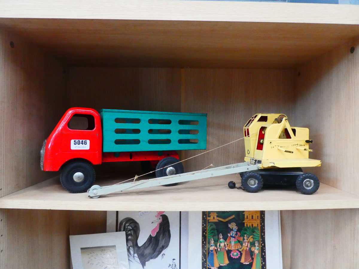 Triang truck plus a mobile crane