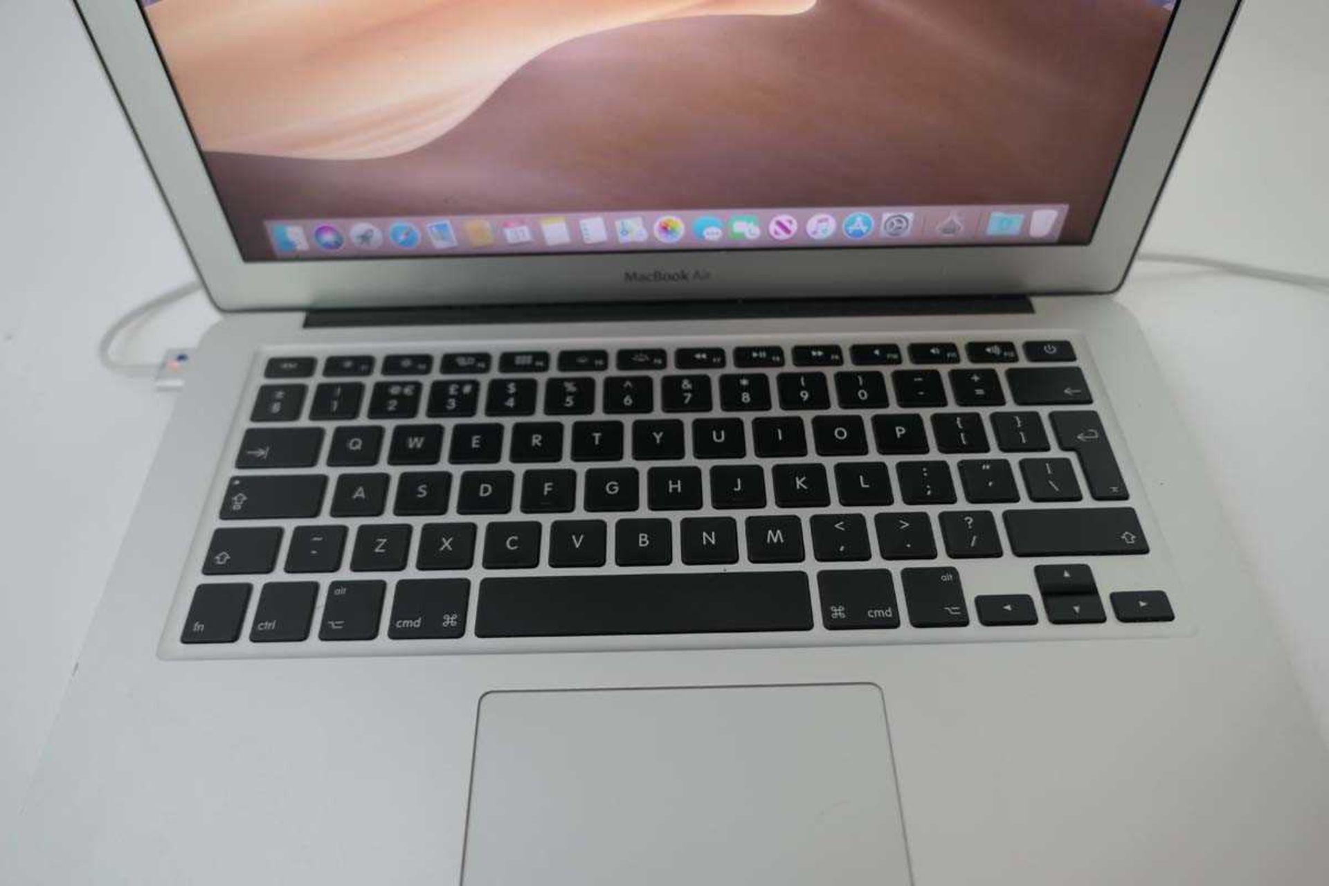 +VAT MacBook 13" Air 2015 A1466 Silver laptop with Intel i5 - 1.6GHz, 8GB RAM and 128GB SSD (has - Image 4 of 4