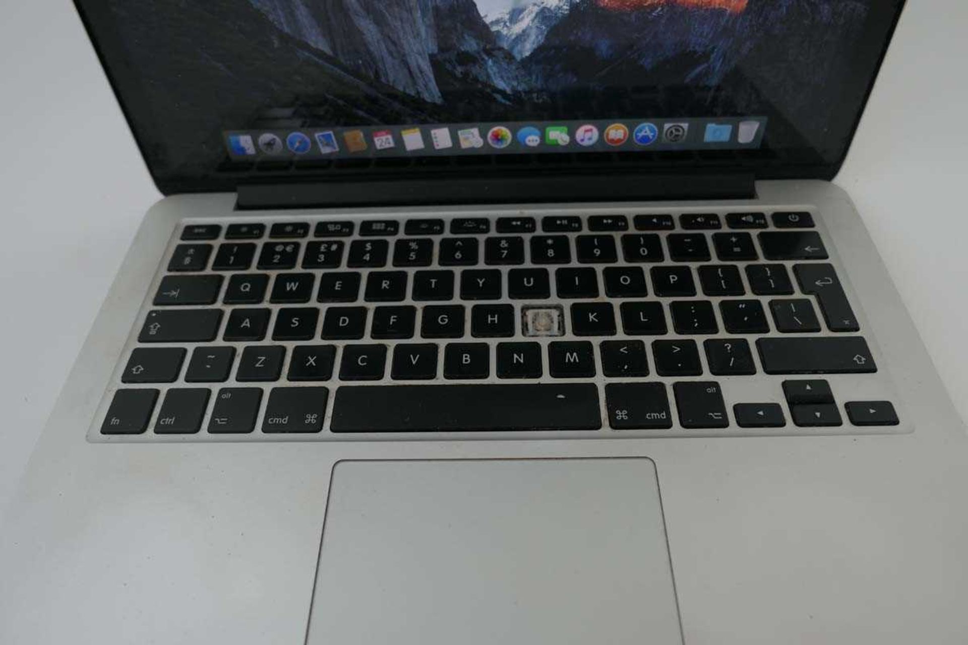 +VAT MacBook Pro 13" 2017 A1502 Silver laptop with Intel i5 -2.7GHz, 8GB RAM and 256GB SSD ( - Image 3 of 3