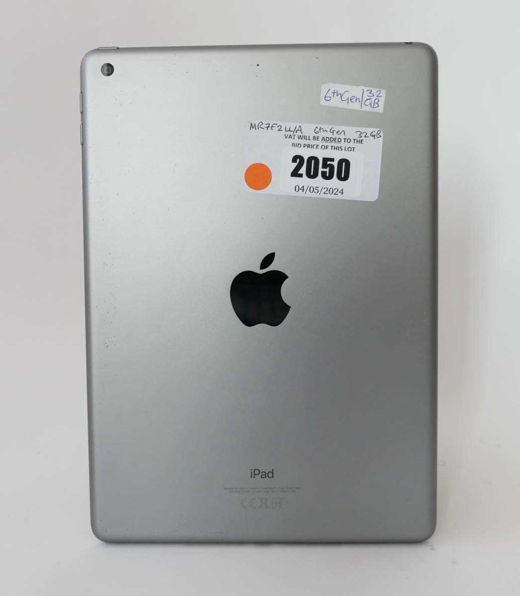 +VAT iPad 6th Gen 32GB Space Grey tablet (cracked screen) - Image 2 of 3