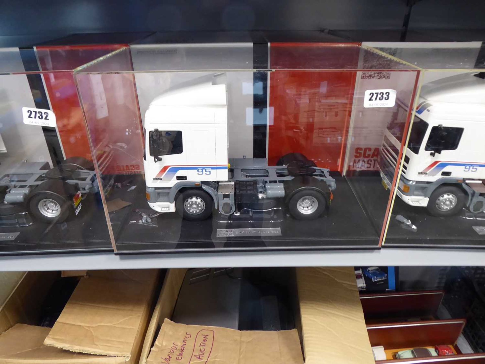 Scale Masters Daf 95-FT Space Cab lorry in display case