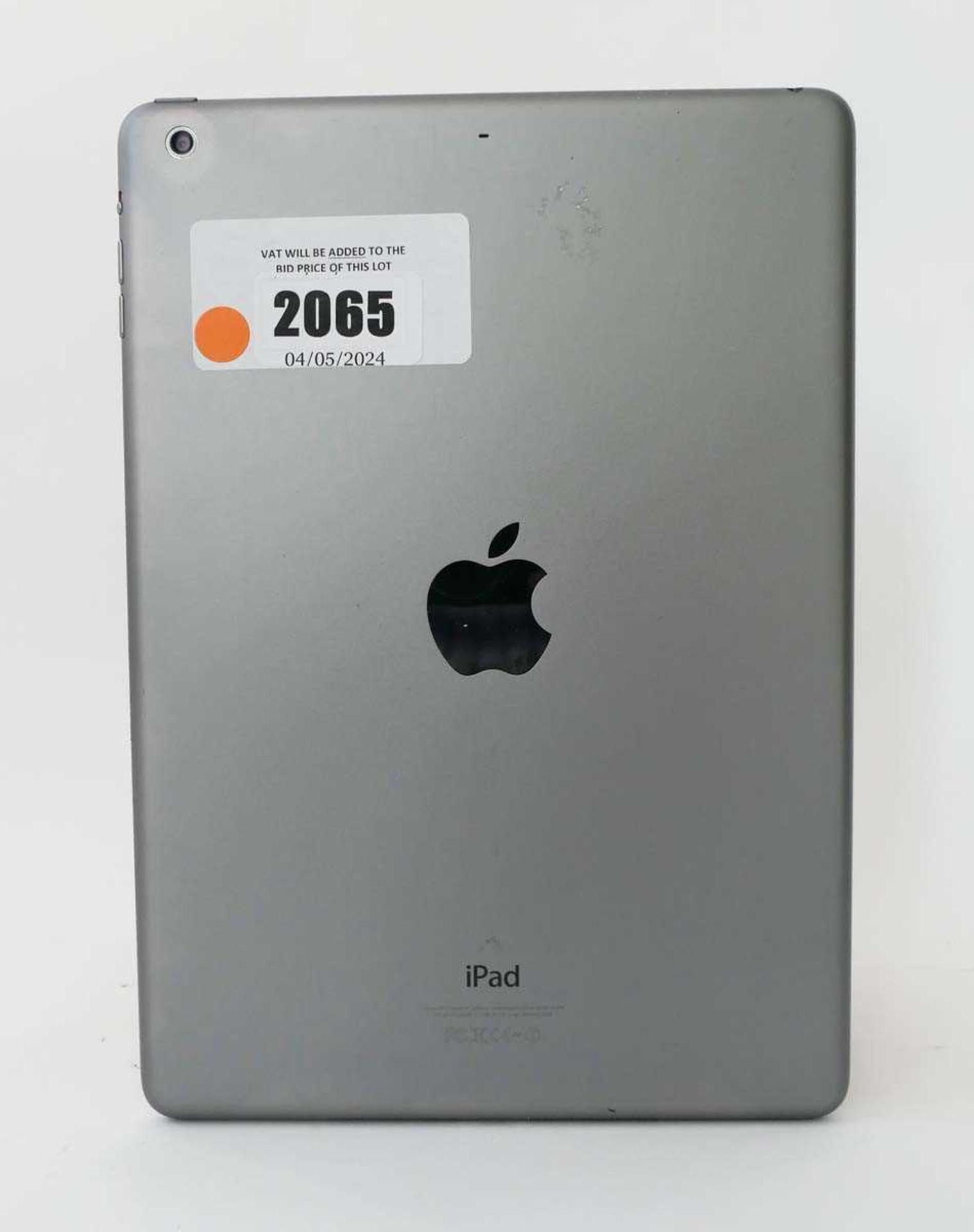 +VAT iPad Air 16GB Space Grey tablet - Image 2 of 2