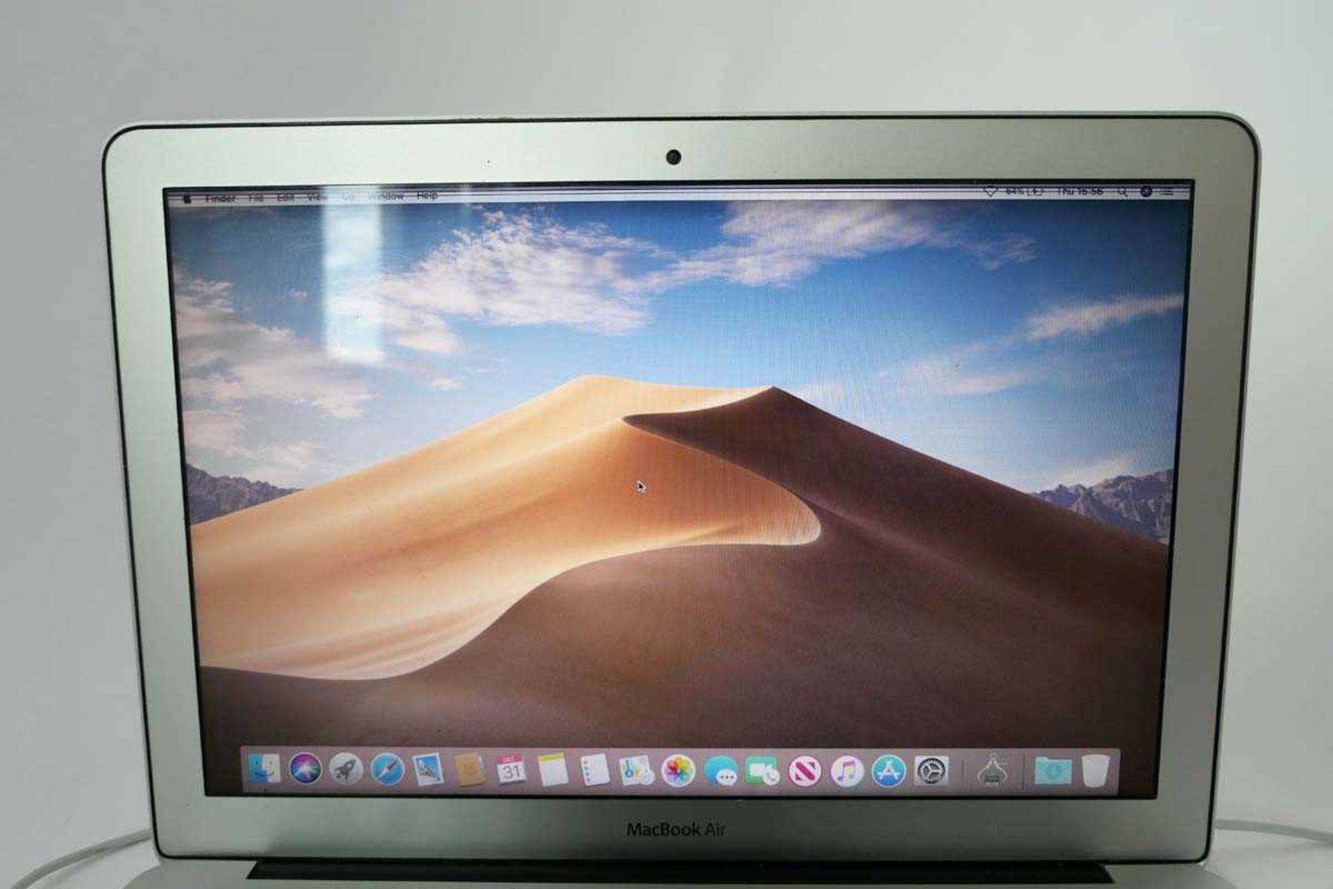 +VAT MacBook 13" Air 2015 A1466 Silver laptop with Intel i5 - 1.6GHz, 8GB RAM and 128GB SSD (has - Image 2 of 4