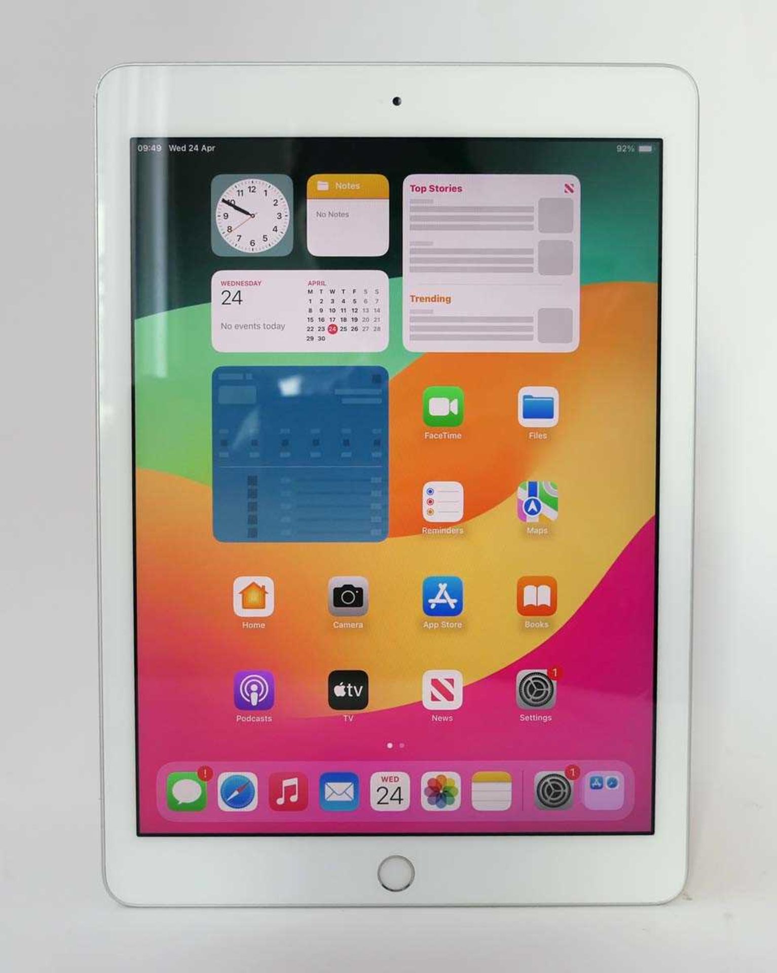 +VAT iPad 6th Gen 32GB White / Silver tablet