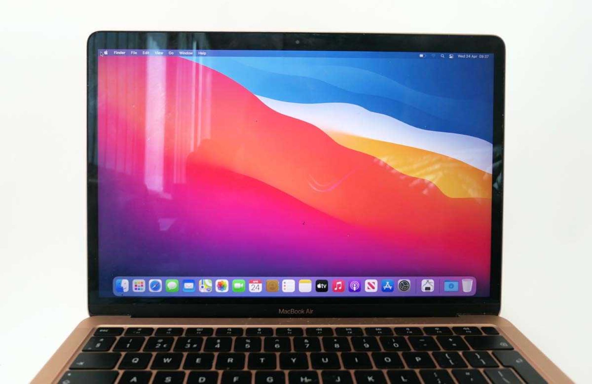 +VAT MacBook Air 13" 2020 A2337 Rose Gold laptop with Apple M1 Chip, 8GB Unified Memory, 256GB - Image 2 of 4