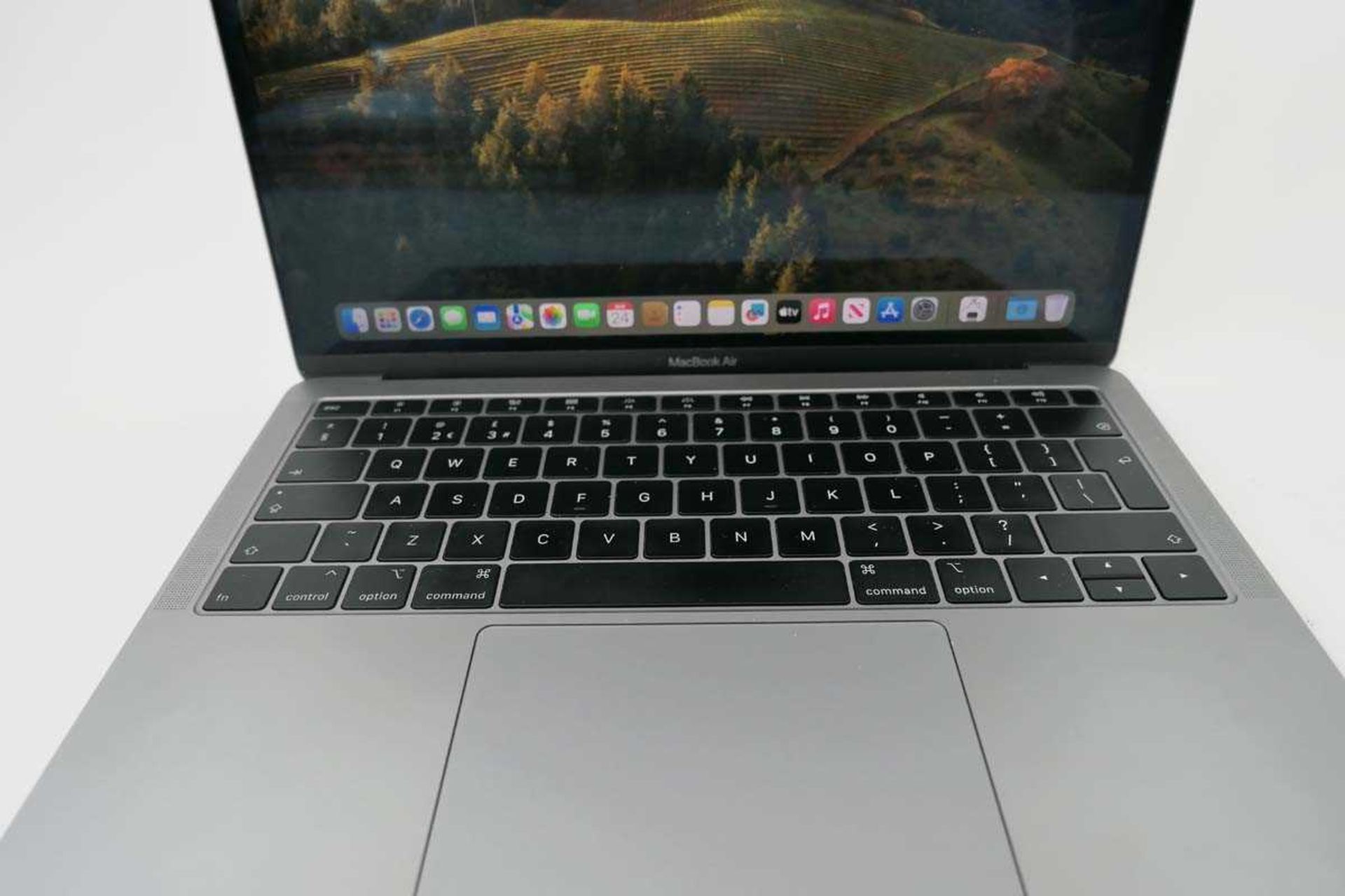 +VAT MacBook Air 13" 2019 A1932 Space Grey laptop with Intel i5 -1.6GHz, 8GB RAM and 512GB SSD - Image 3 of 3