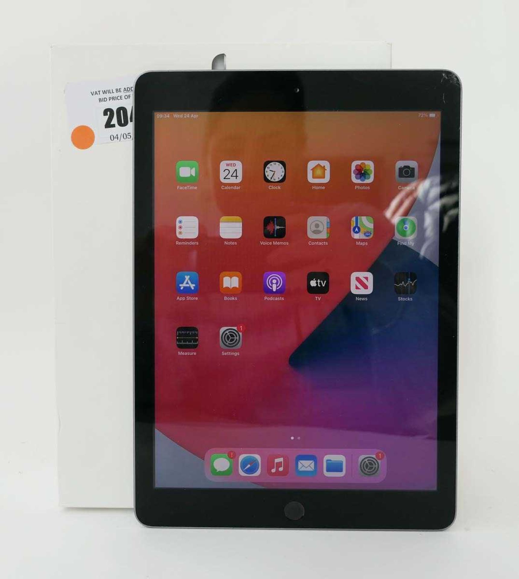 +VAT iPad A1822 32GB Space Grey tablet with box (top corner crackage)