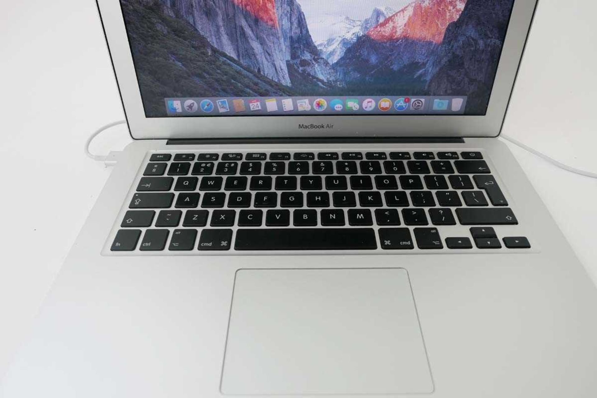 +VAT MacBook 13" Air 2015 A1466 Silver laptop with Intel i5 - 1.6GHz, 8GB RAM and 512GB SSD - Image 3 of 3