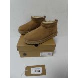 +VAT 1 x Ugg classic ultra mini, UK 4