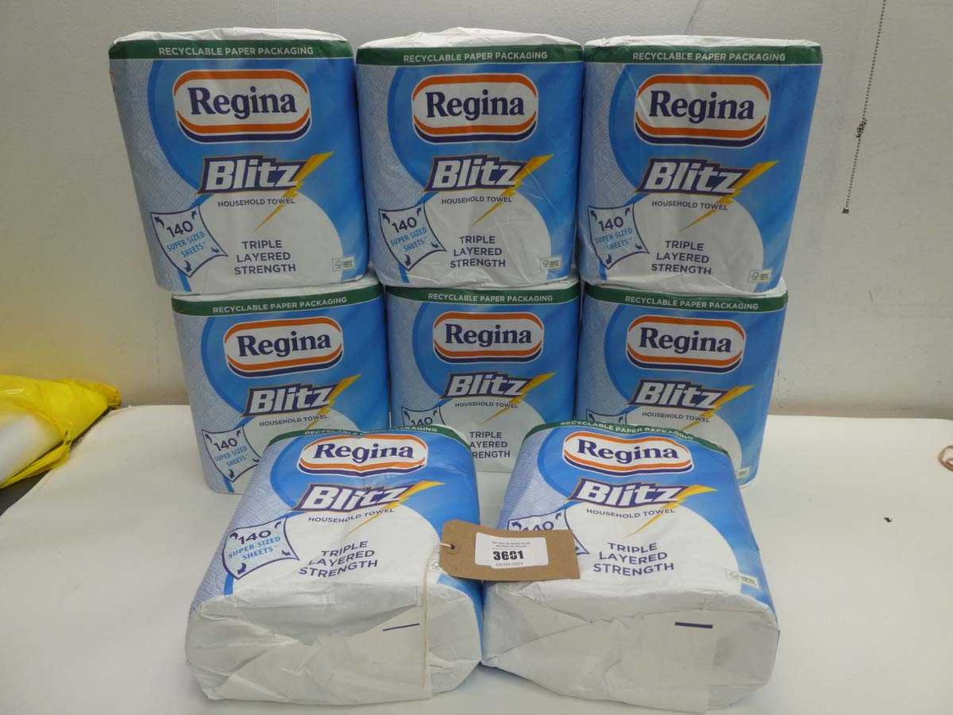 +VAT 8 packs of Regina Blitz household towel