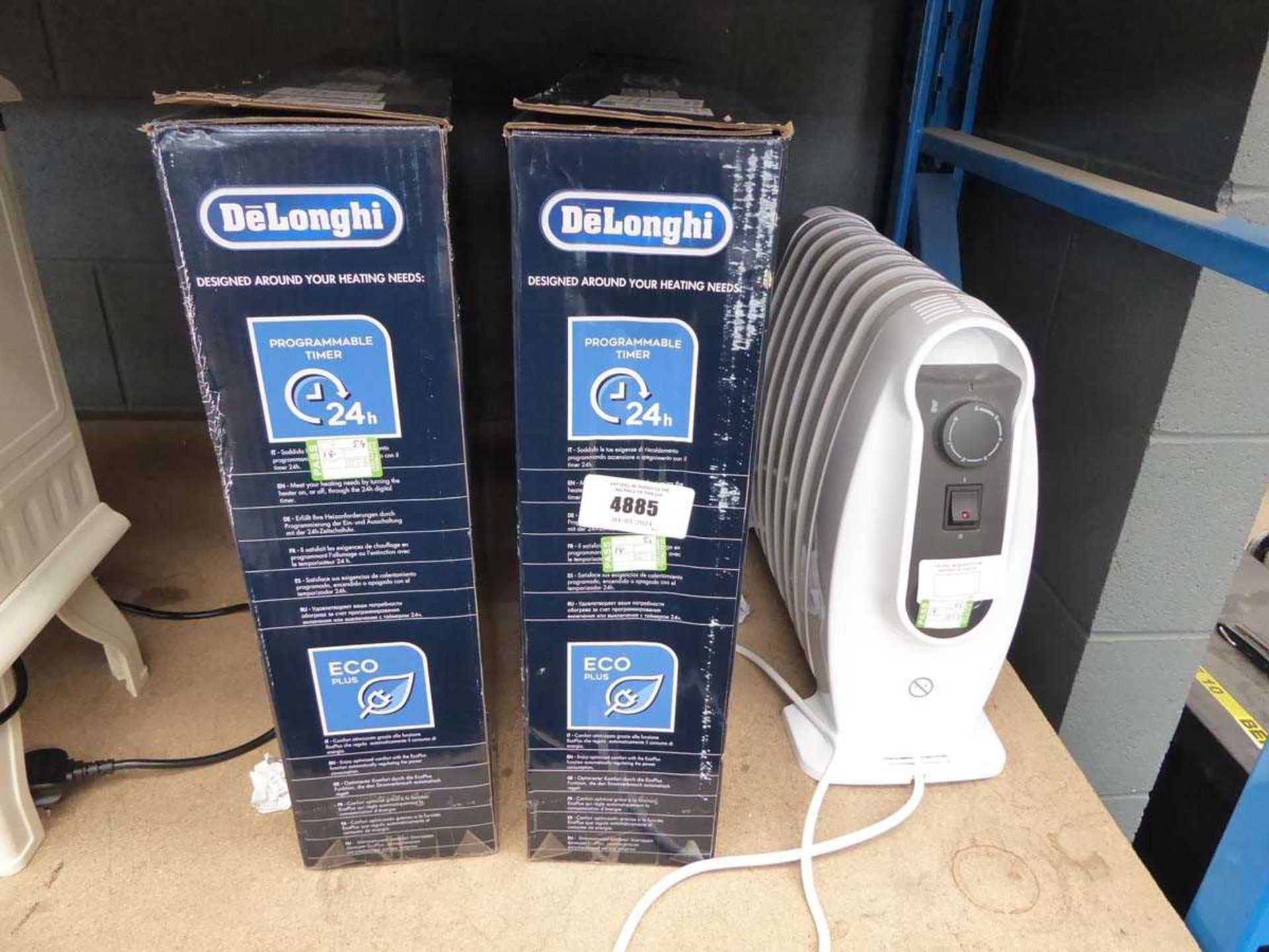 +VAT 2 Delonghi boxed convector heaters and small oil filled radiator