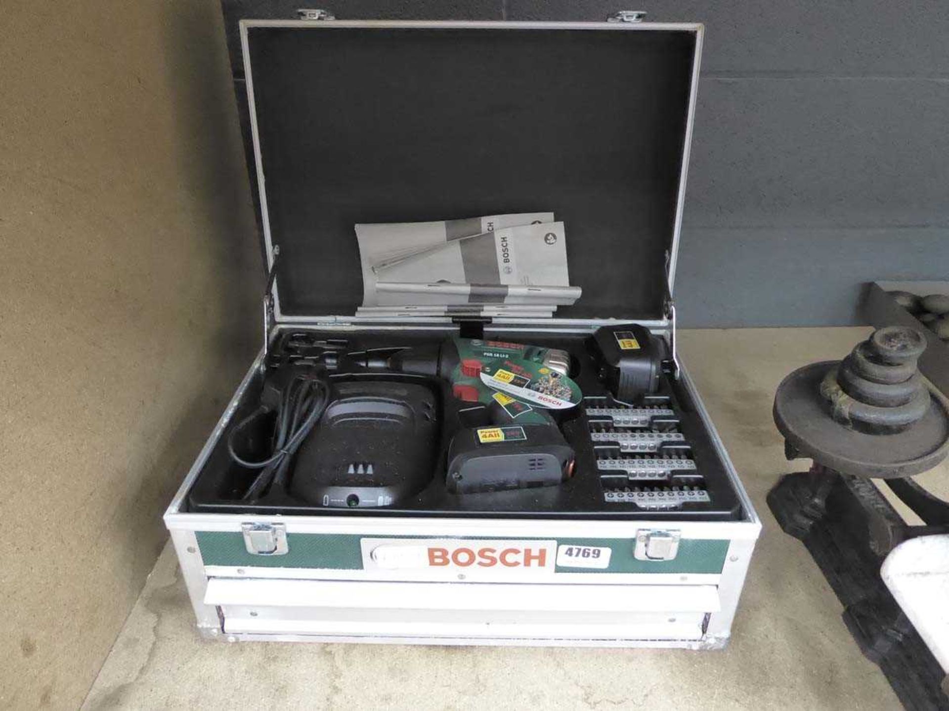 Bosch battery drill with 2 batteries, charger and bit set - Image 2 of 2