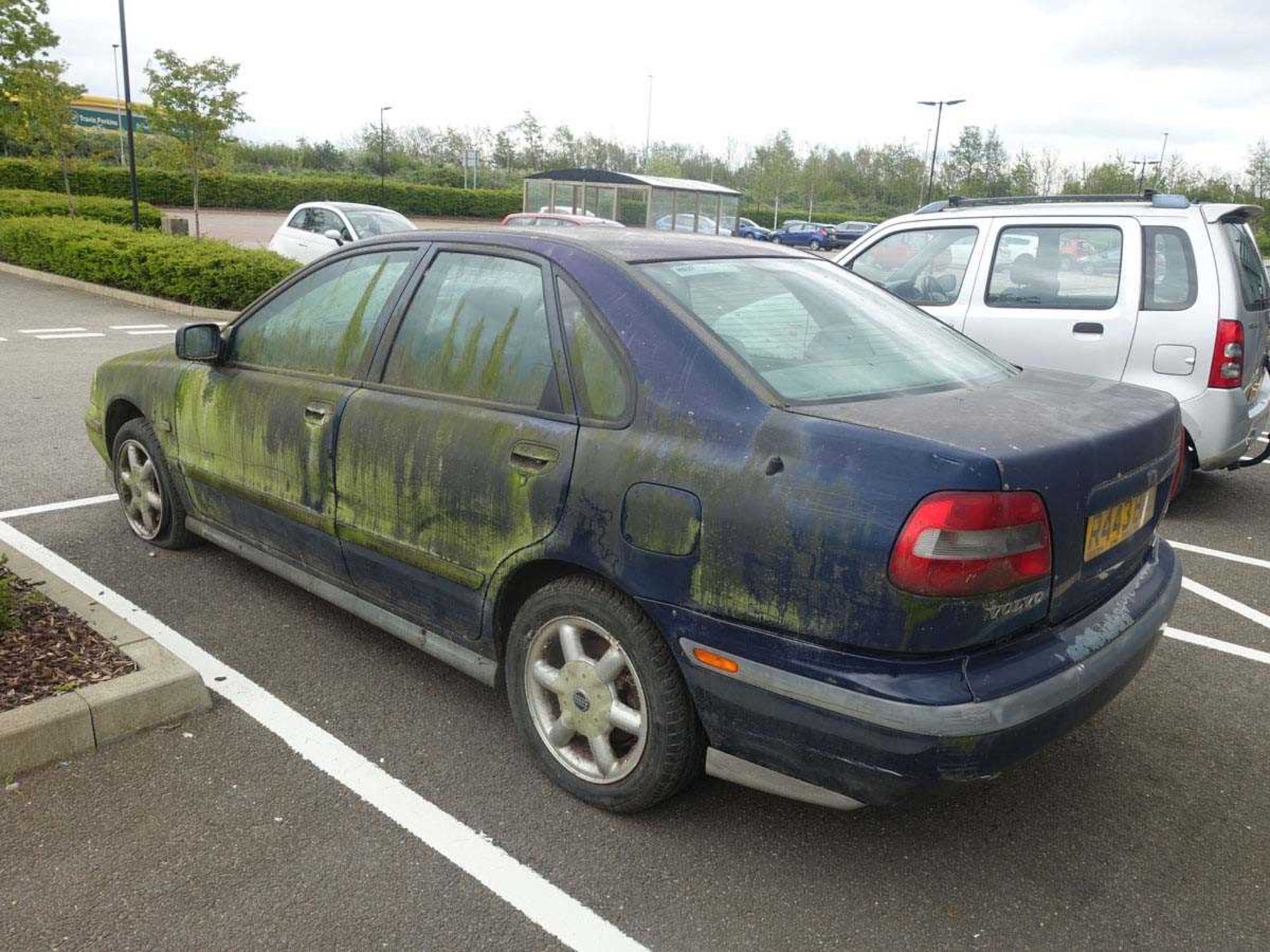 (R443 BKO) 1998 Volvo S40 2.0I Auto 4-door saloon in blue, 4-speed auto, 1948cc petrol, first - Image 6 of 10