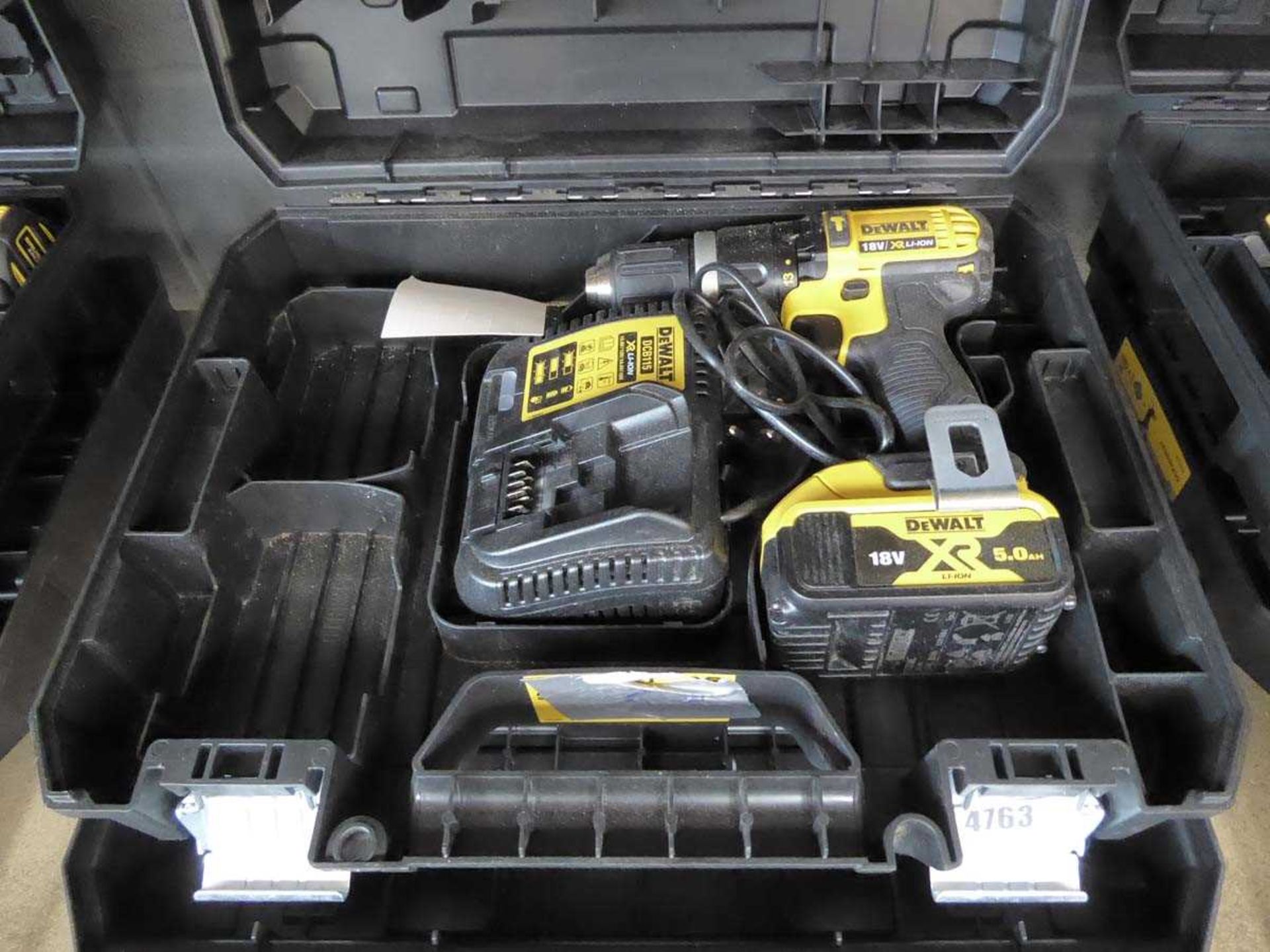 Dewalt battery drill with one battery and charger