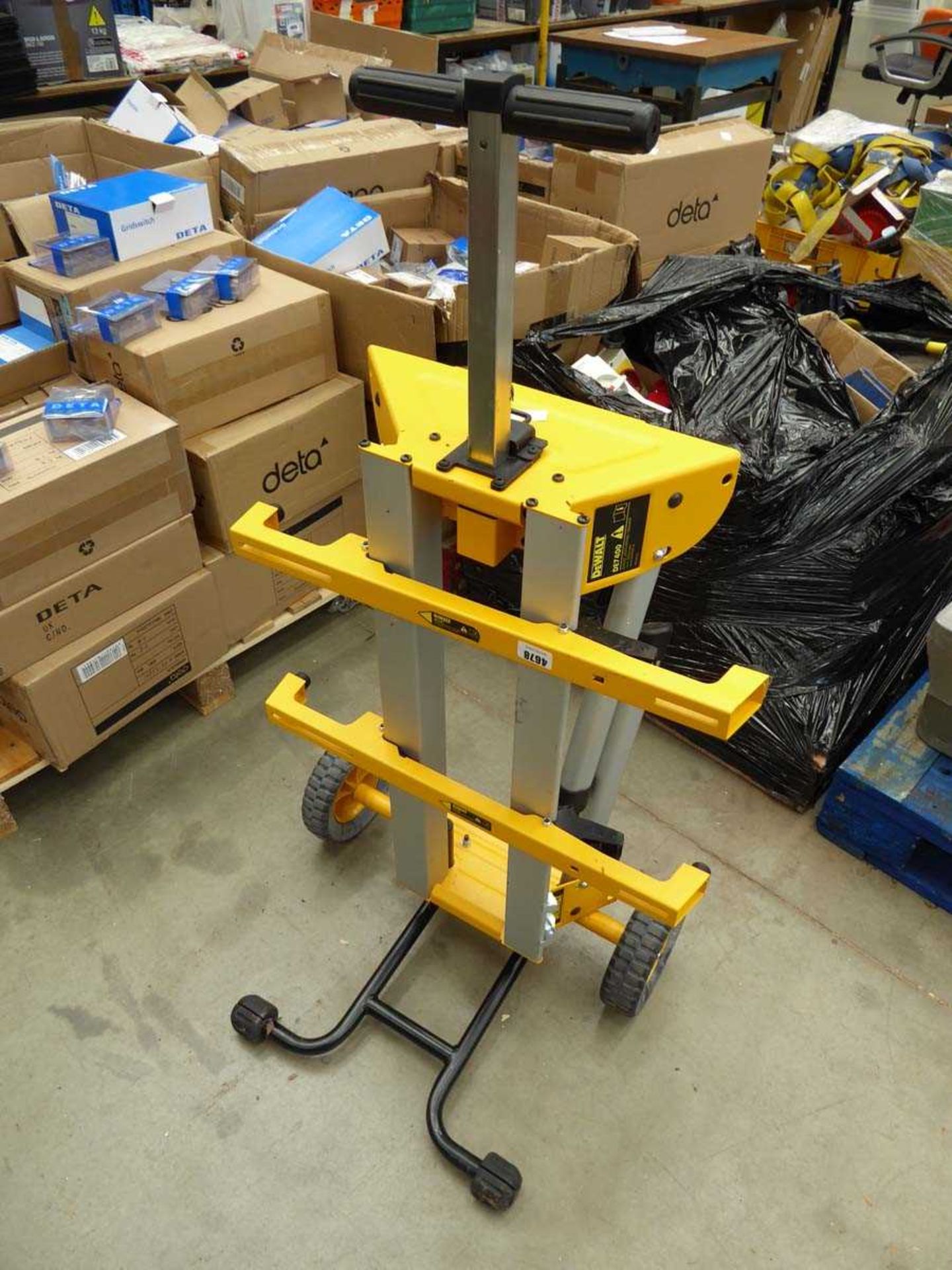 Dewalt saw stand on wheels