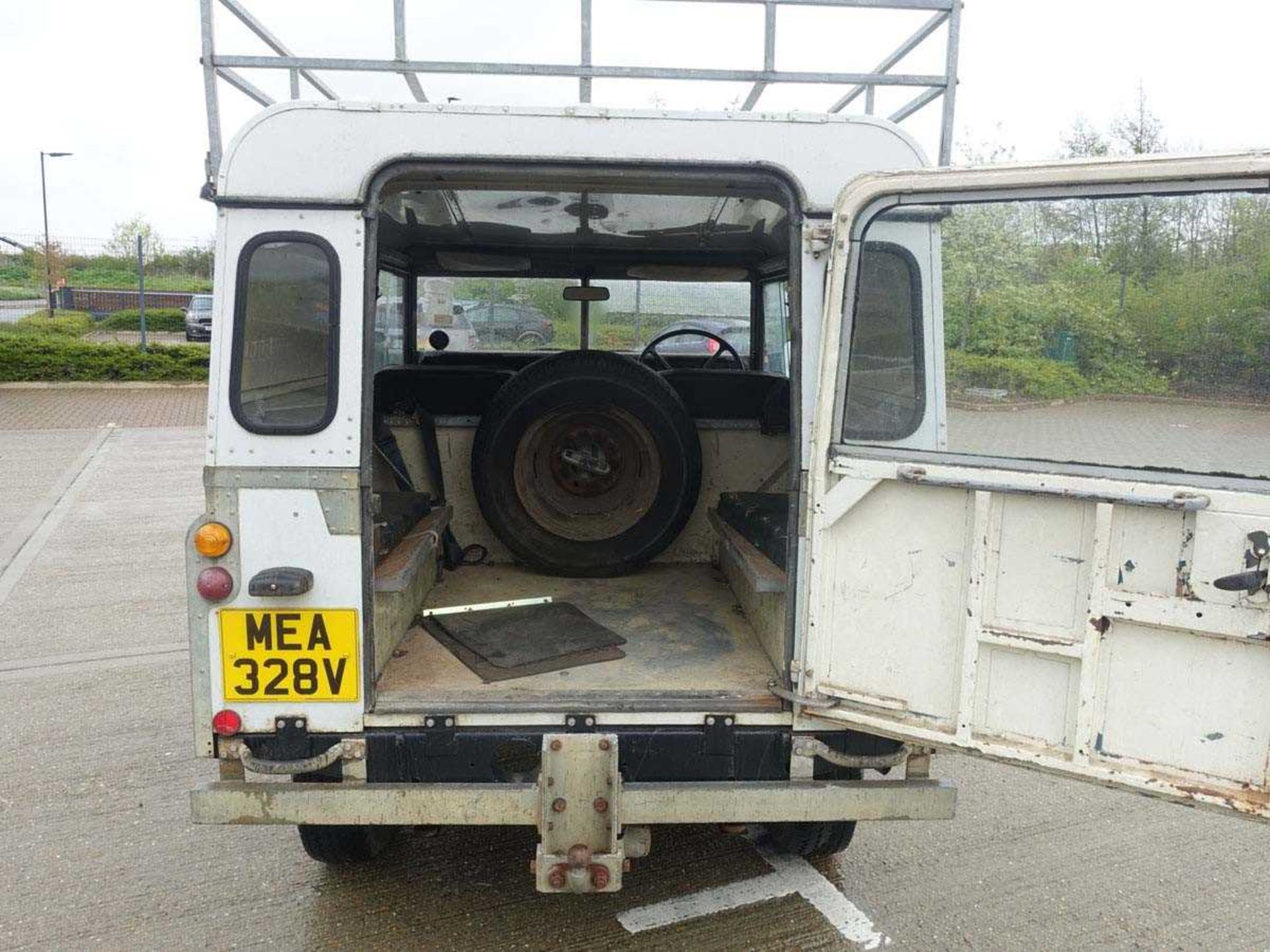 (MEA 328V) 1980 Land Rover Series III in white, 88" light 4x4 utility, Daihatsu 2500cc 4-cylinder - Image 9 of 15