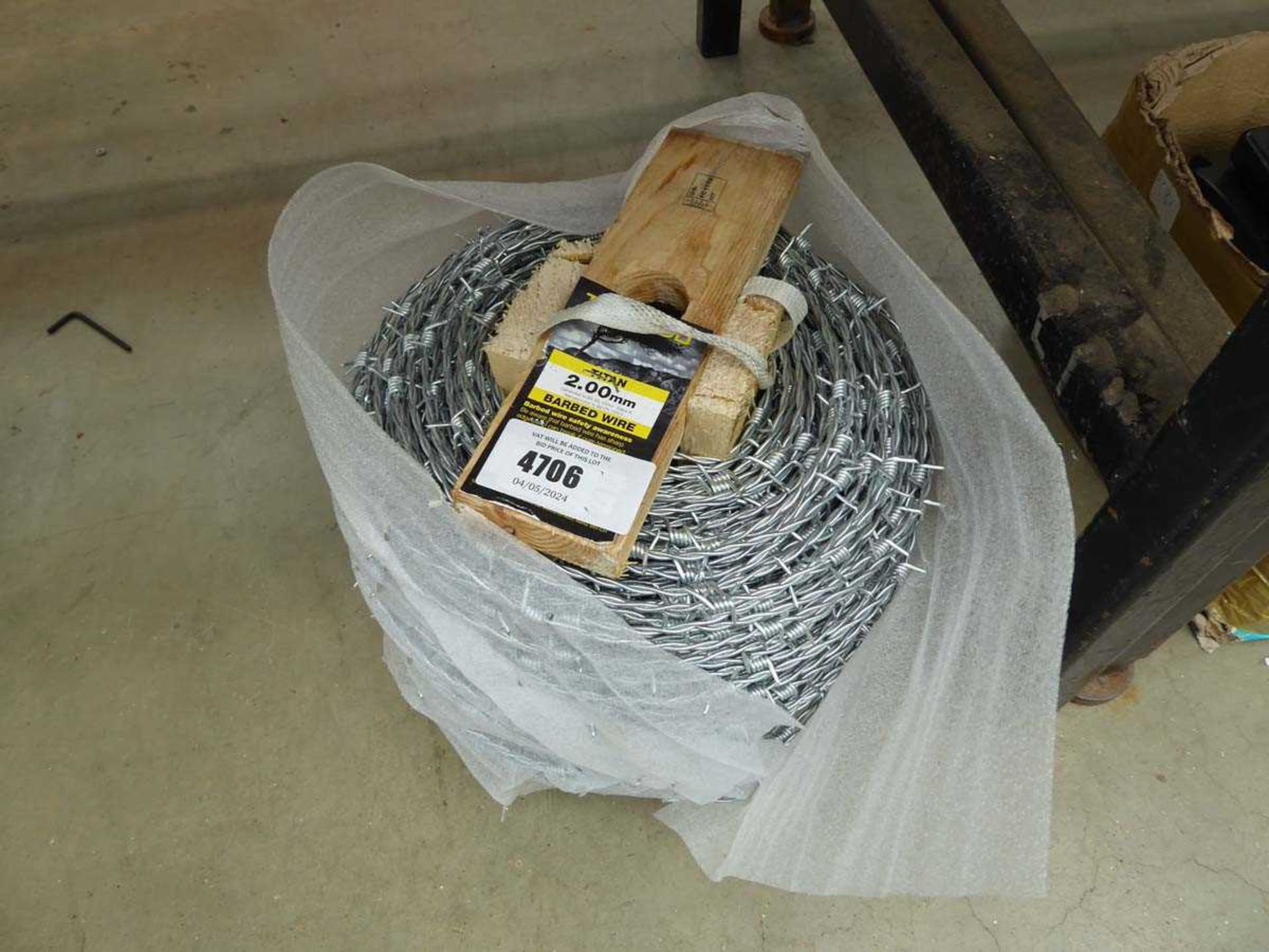 +VAT Roll of barbed wire