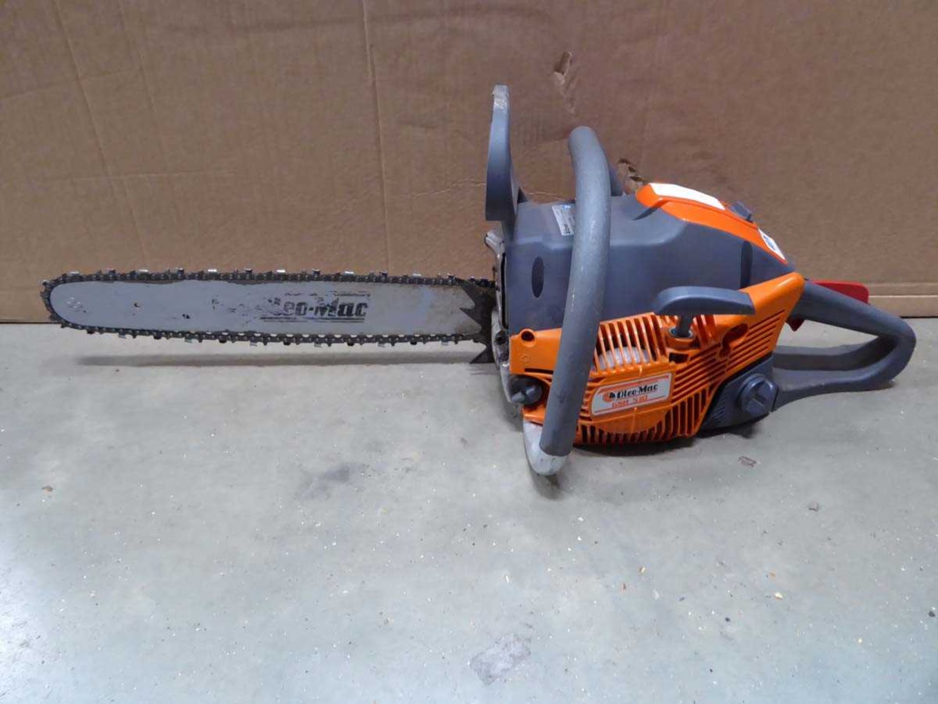 Dleo Mac petrol powered chainsaw