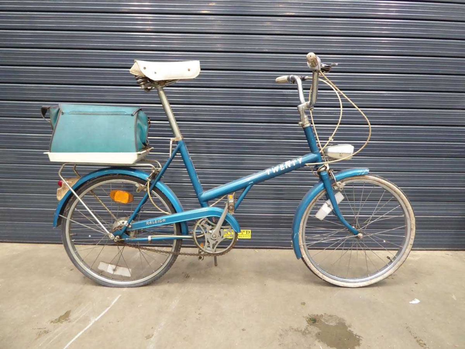 Vintage shopper style bike