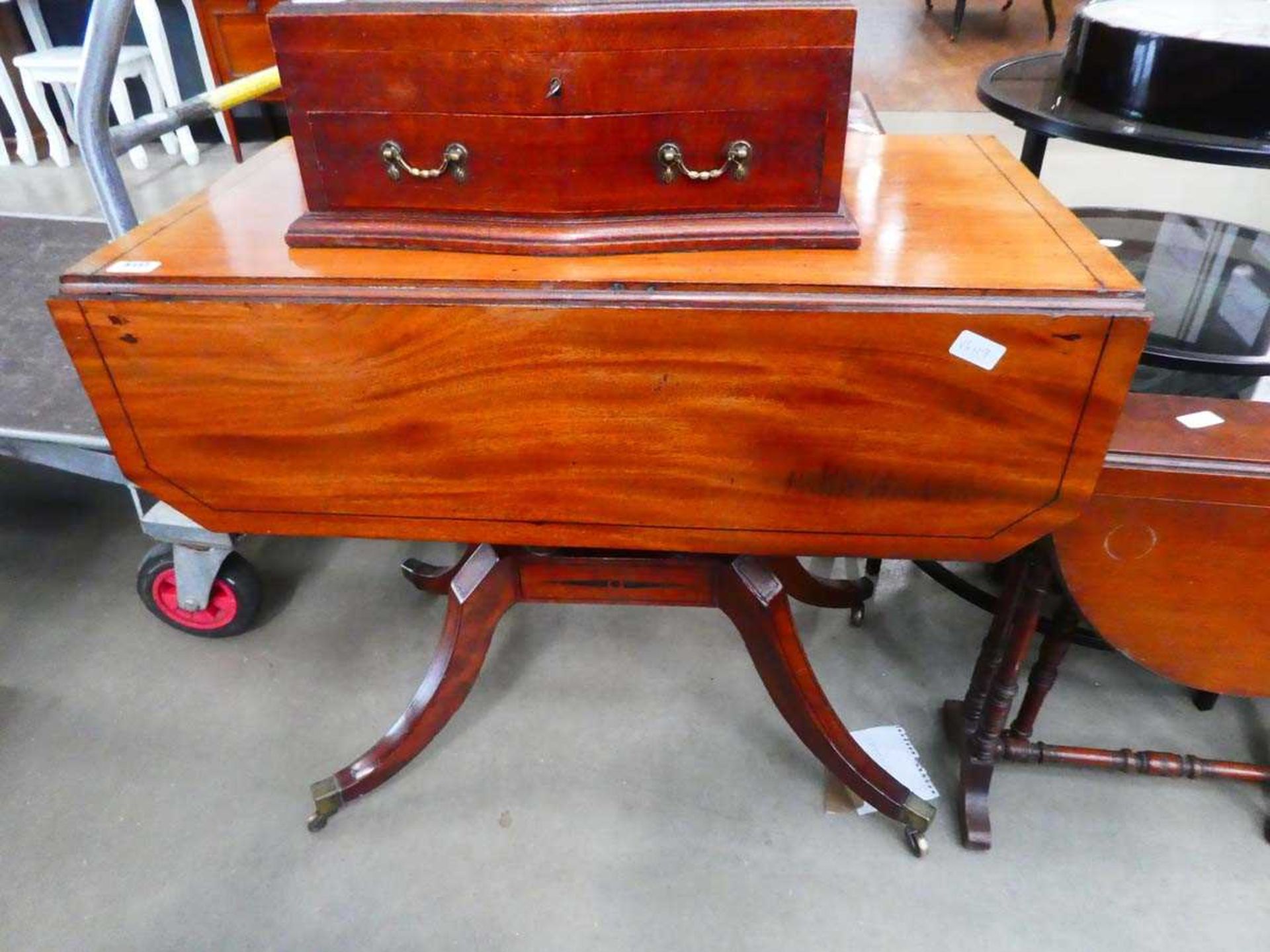 Georgian mahogany drop side table