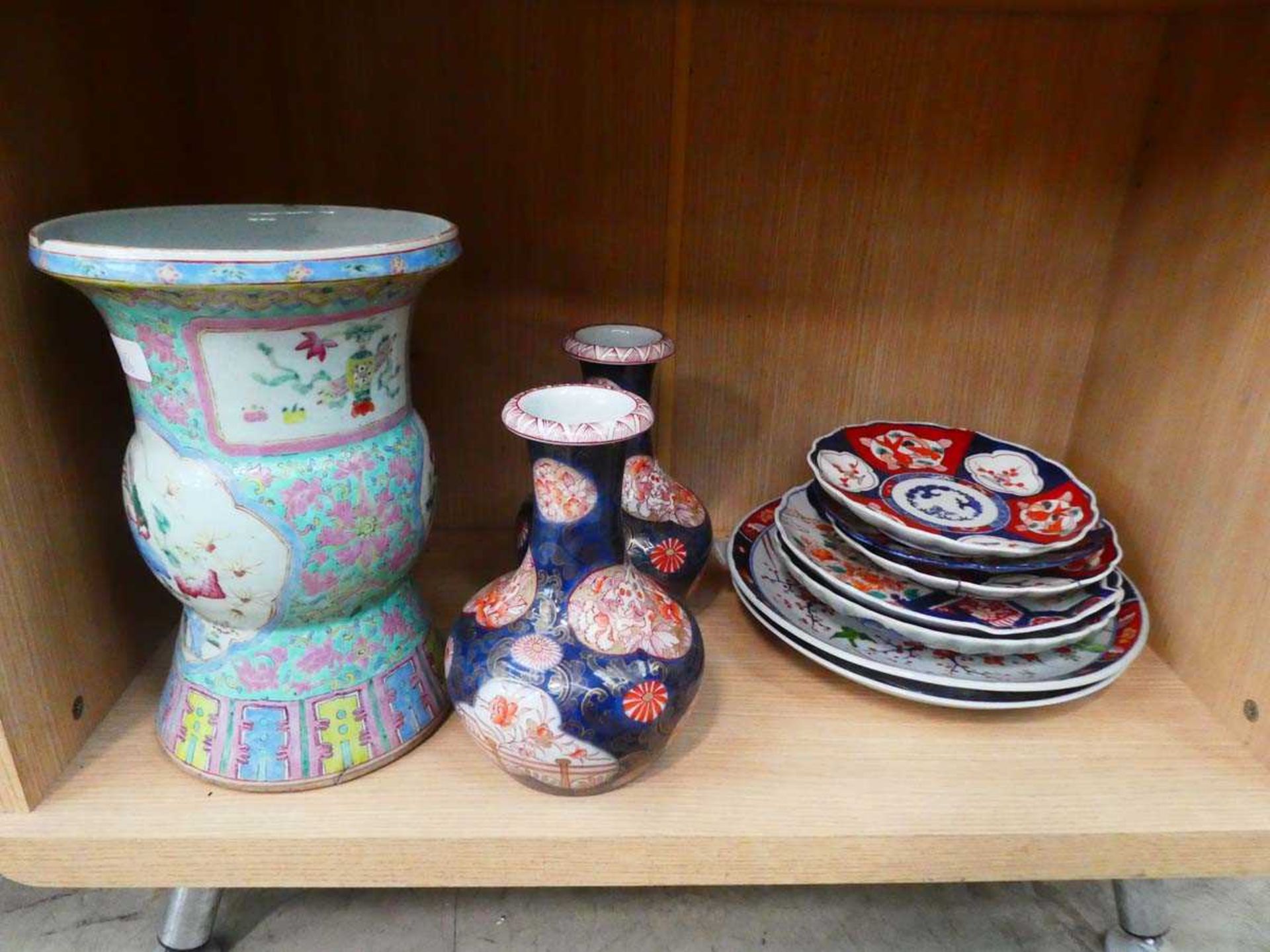 Oty of oriental style china to include plates,vases and bowls (2 shelves) Few pieces have some