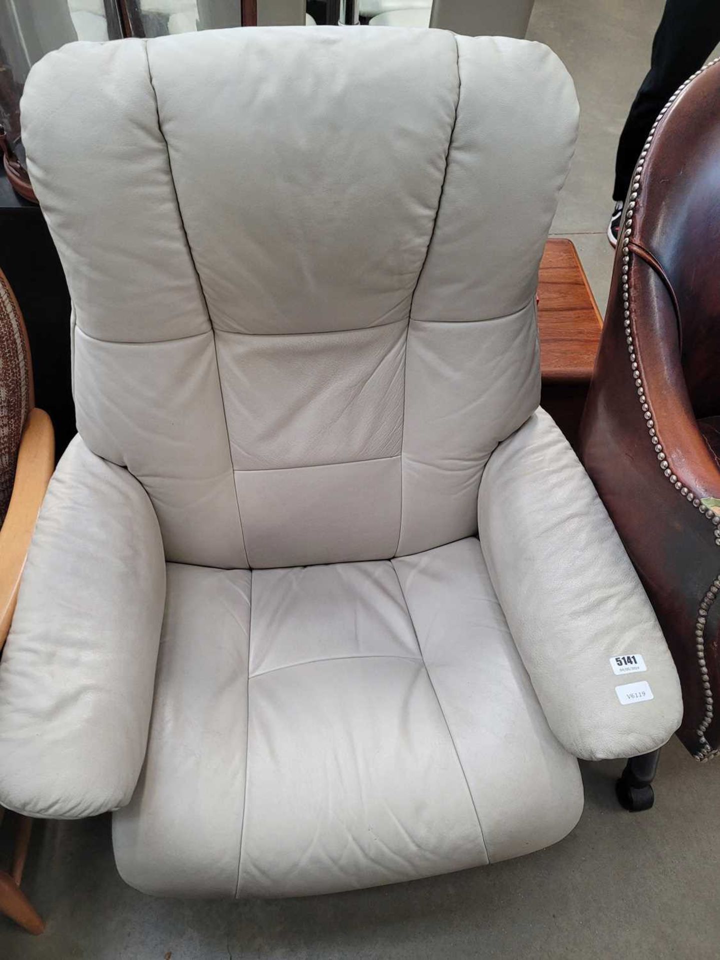 Stressless style swivel armchair with matching footstool - Image 4 of 4