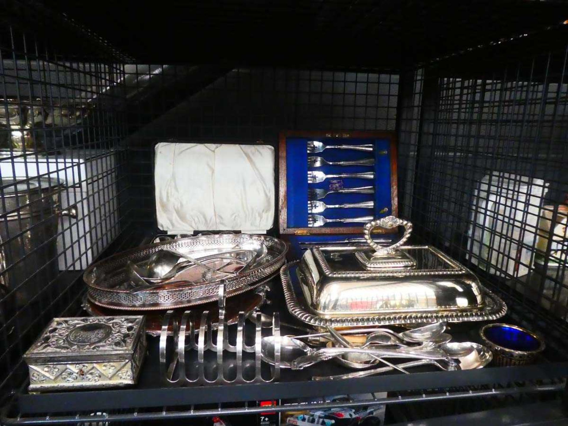 2 cages containing silver plate inc. boxed and loose cutlery, sugar shaker, hairbrushes, basket - Image 2 of 3