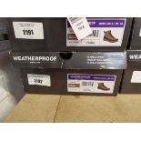 +VAT Boxed pair of mens weatherproof boots in brown (size 9)