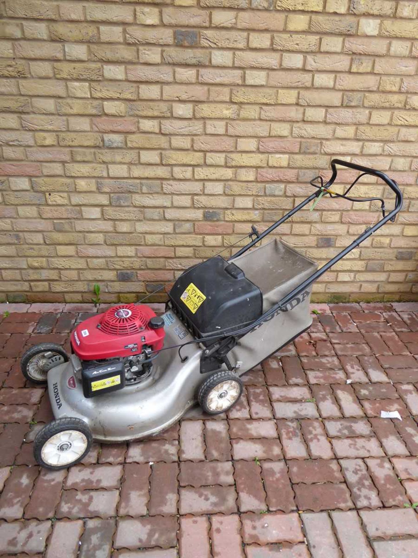 Honda self propelled petrol lawnmower