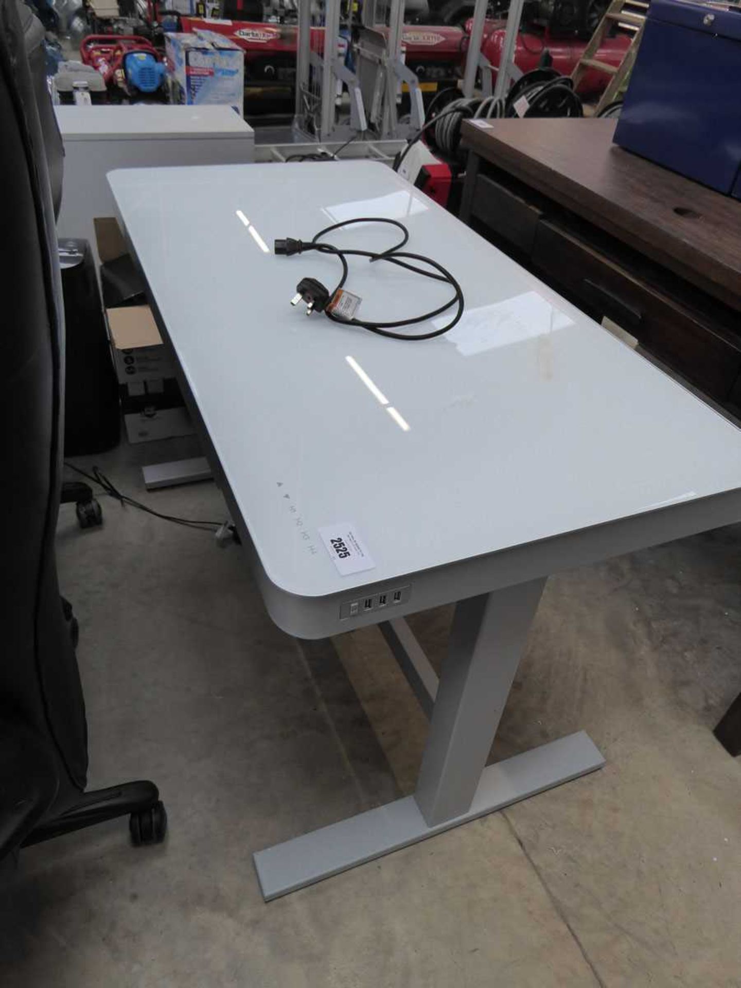 +VAT Tresanti height adjustable desk in white