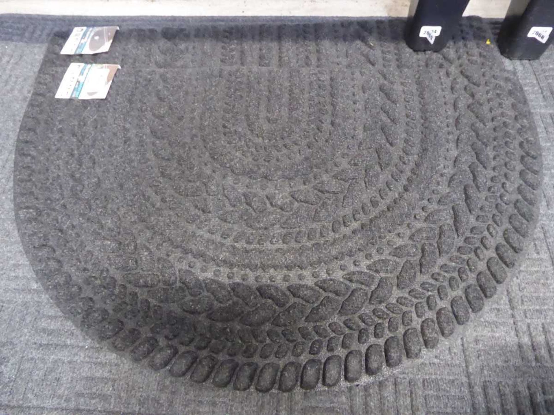 +VAT 2 semicircular all weather door mats