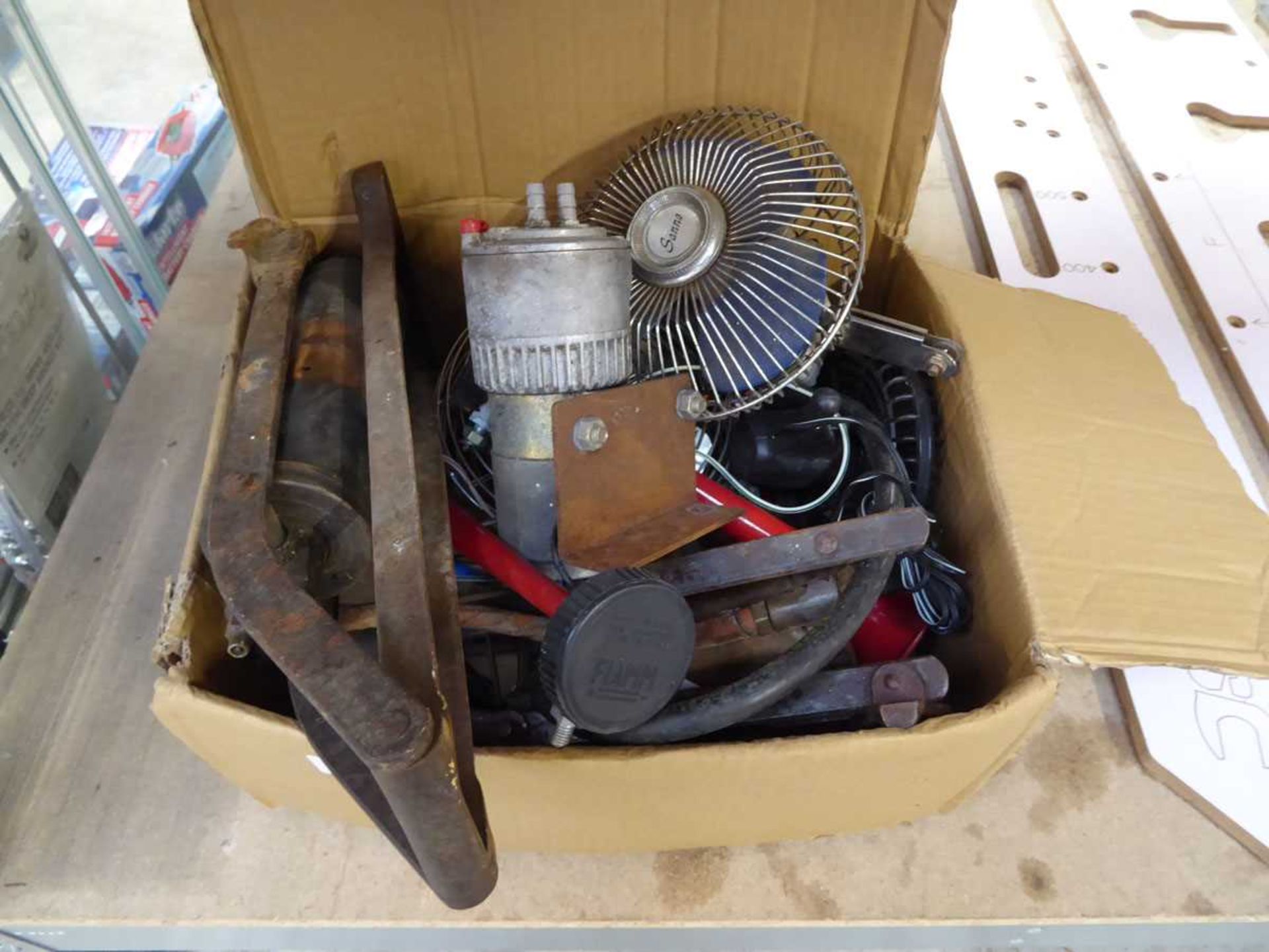 Box containing mainly vintage items incl. Dunlop single barrel foot pump, electric fans, horn, etc.