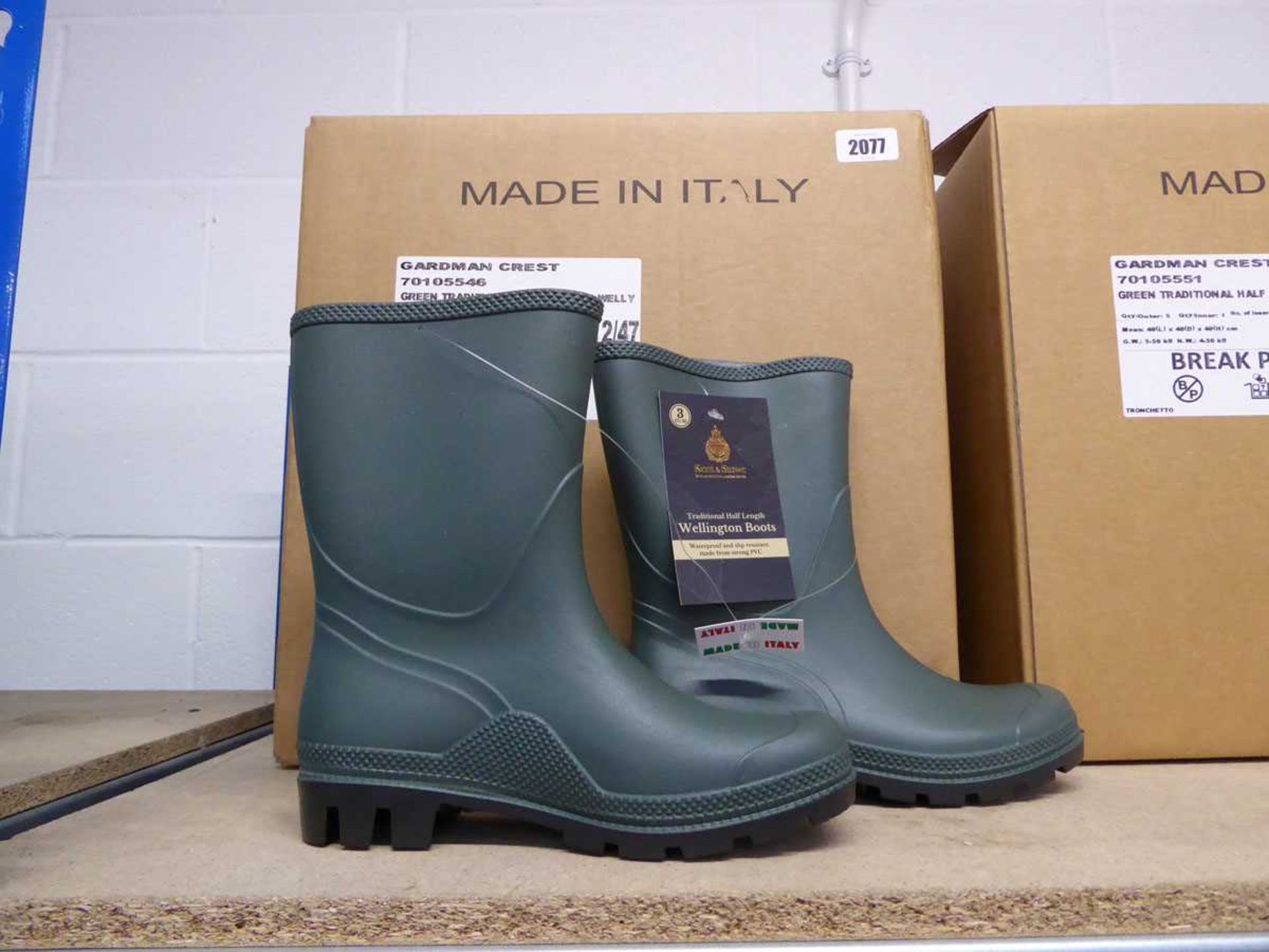 Box containing 5 pairs of Kent & Stowe green traditional gull length Wellington boots (size 12)