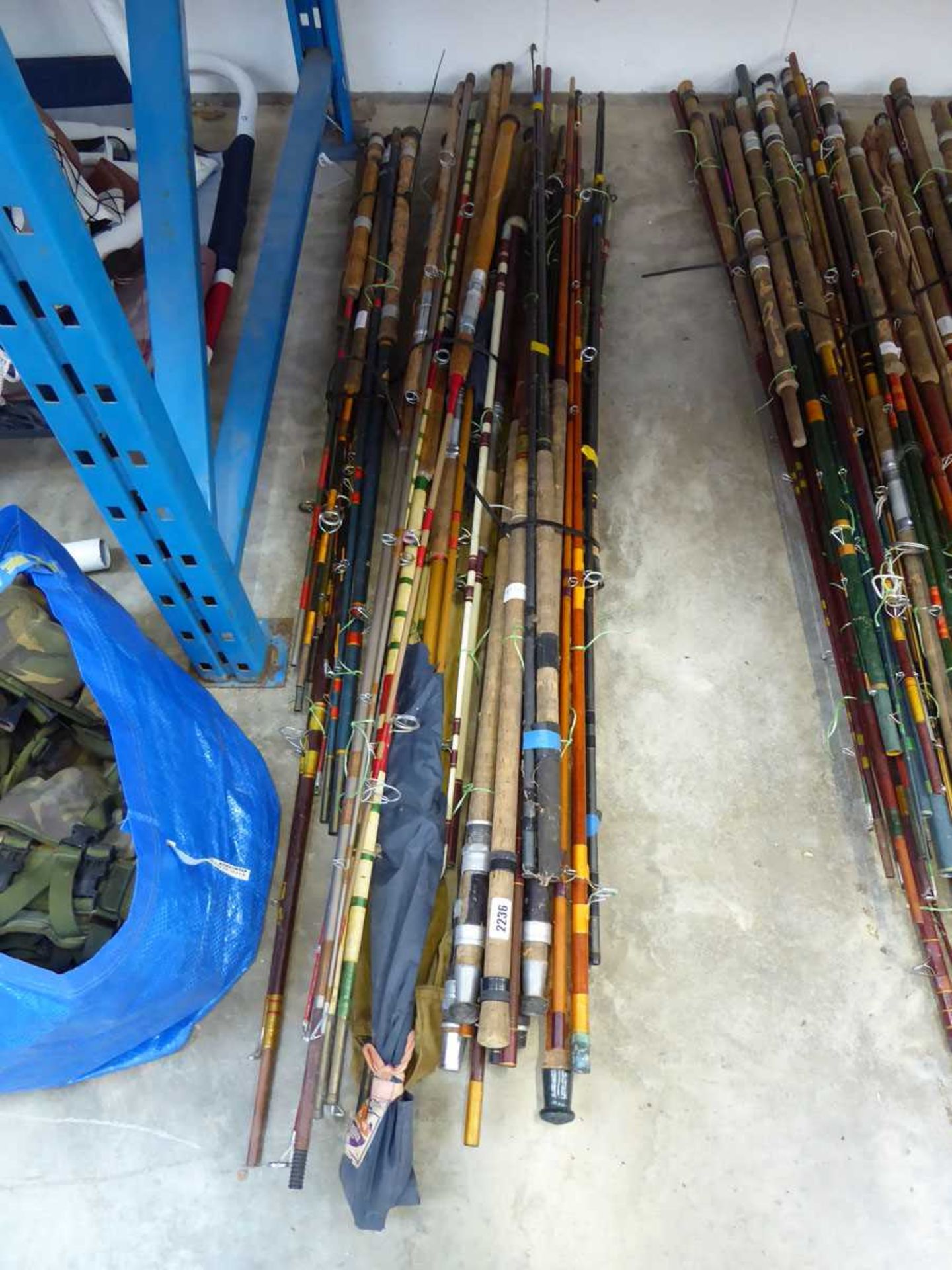 { Choice of lots: 2236 } 3 bundles of various vintage fishing rods