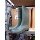 Box containing 5 pairs of Kent & Stowe green traditional half length wellington boots (size UK 3)